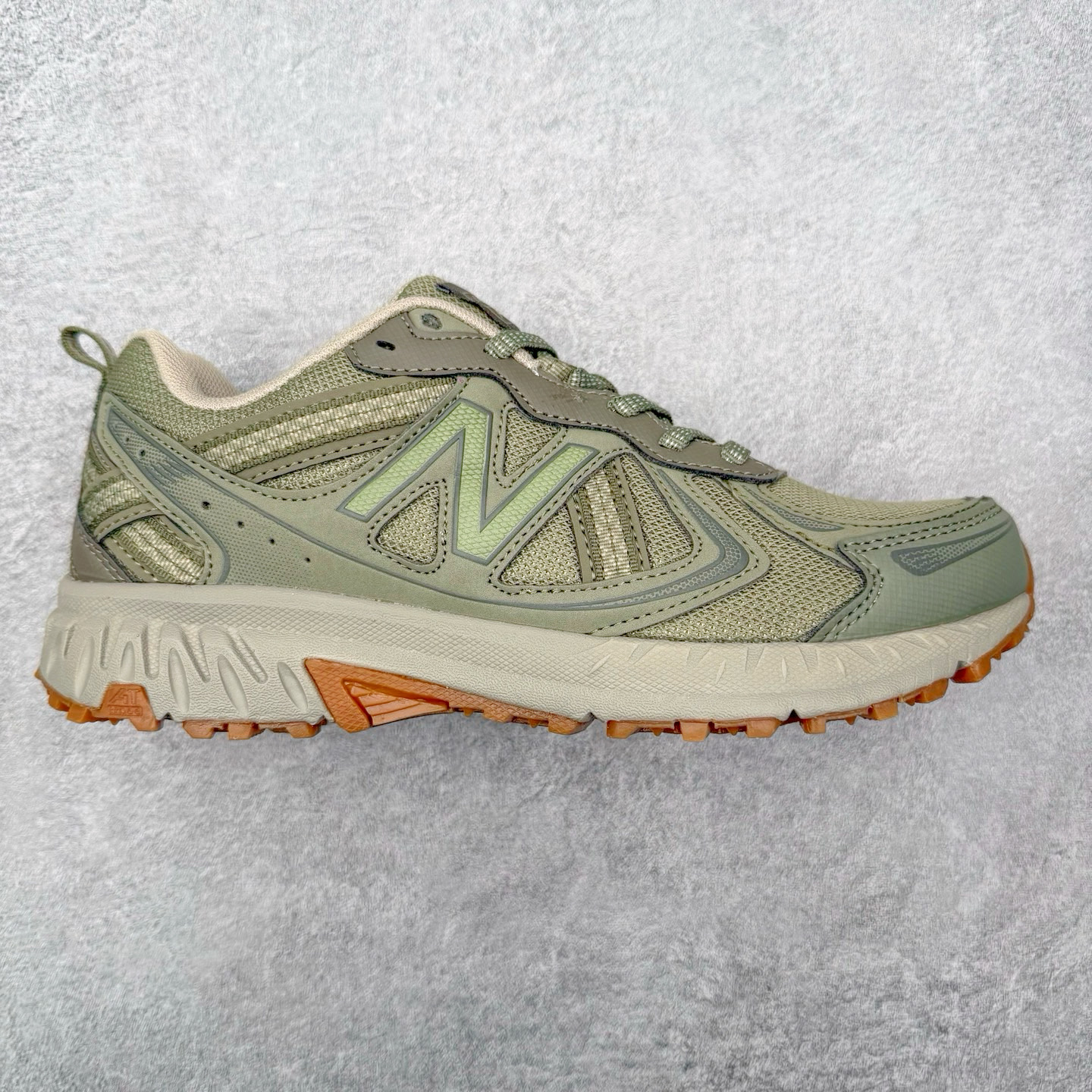 NEW BALANCE NB410 新百伦复古老爹鞋户外越野跑鞋 适合OUTDOOR搭配AT TREAD户外大底 给予优良抓地力 内侧support area给予良好稳定性 鞋领口山岳及鞋面等高线细节 将OUTDOOR元素完整置入COMFORT Iinsert 脚感升级 尺码：36 36.5 37 37.5 38 38.5 39 40 40.5 41 42 42.5 43 44 45-选品中心