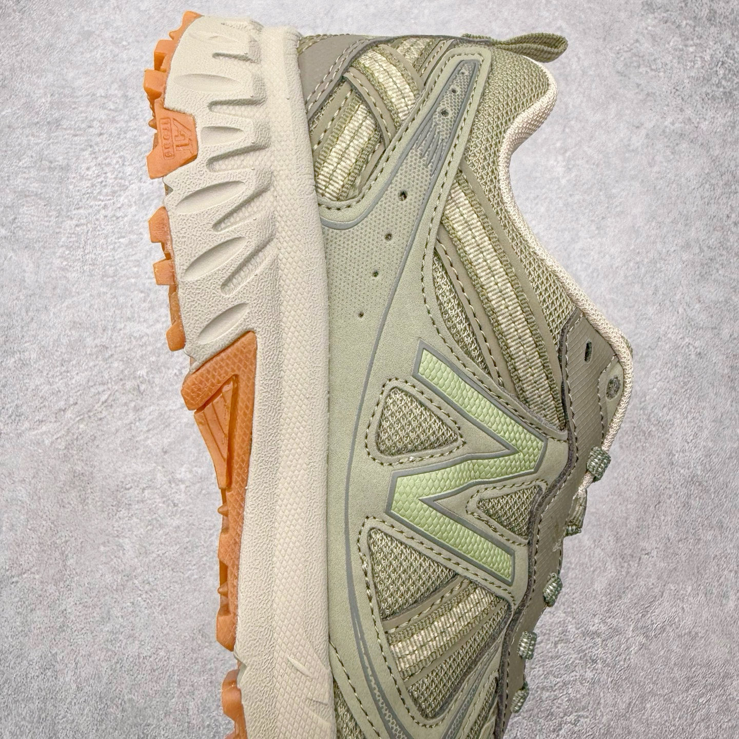 图片[6]-NEW BALANCE NB410 新百伦复古老爹鞋户外越野跑鞋 适合OUTDOOR搭配AT TREAD户外大底 给予优良抓地力 内侧support area给予良好稳定性 鞋领口山岳及鞋面等高线细节 将OUTDOOR元素完整置入COMFORT Iinsert 脚感升级 尺码：36 36.5 37 37.5 38 38.5 39 40 40.5 41 42 42.5 43 44 45-选品中心