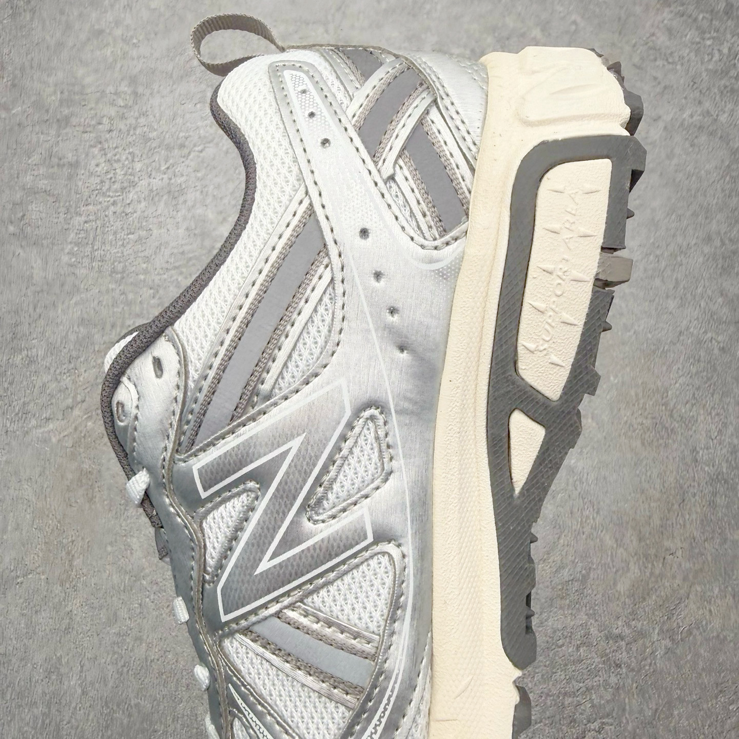 图片[7]-NEW BALANCE NB410 新百伦复古老爹鞋户外越野跑鞋 适合OUTDOOR搭配AT TREAD户外大底 给予优良抓地力 内侧support area给予良好稳定性 鞋领口山岳及鞋面等高线细节 将OUTDOOR元素完整置入COMFORT Iinsert 脚感升级 尺码：36 36.5 37 37.5 38 38.5 39 40 40.5 41 42 42.5 43 44 45-选品中心