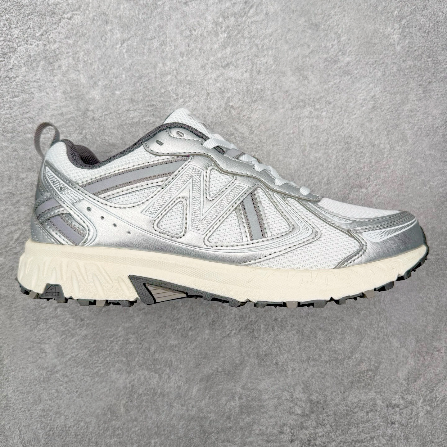NEW BALANCE NB410 新百伦复古老爹鞋户外越野跑鞋 适合OUTDOOR搭配AT TREAD户外大底 给予优良抓地力 内侧support area给予良好稳定性 鞋领口山岳及鞋面等高线细节 将OUTDOOR元素完整置入COMFORT Iinsert 脚感升级 尺码：36 36.5 37 37.5 38 38.5 39 40 40.5 41 42 42.5 43 44 45-选品中心
