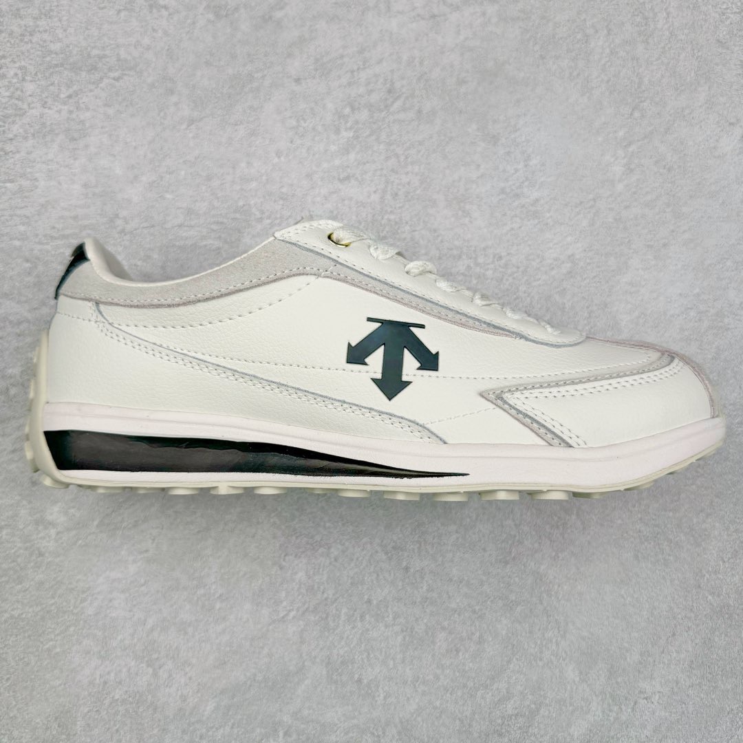 ＃福利特价 DESCENTE Sport Style Chron Racer 迪桑特舒适百搭防滑耐磨低帮生活休闲鞋 是一款集复古与现代于一体的低帮跑步鞋 简洁的牛皮鞋面不仅彰显出时尚的质感 还适用于多种场合的穿搭 这款鞋子的透气性能极佳 轻质弹性鞋底则提供了良好的舒适度和耐磨性 使你在行走或跑步时都能感受到脚底的柔软与支撑 尺码：36 36.5 37.5 38 38.5 39 40 40.5 41 42 42.5 43 44 44.5 45-选品中心