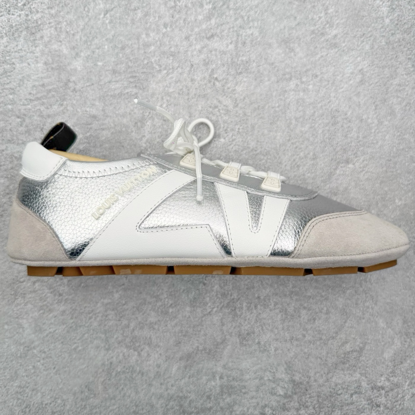 LOUIS VUITTON Sneakerina LV德训鞋 羊皮革 圆头系带 芭蕾风低帮生活休闲鞋 尺码：35 36 37 38 39 40-选品中心