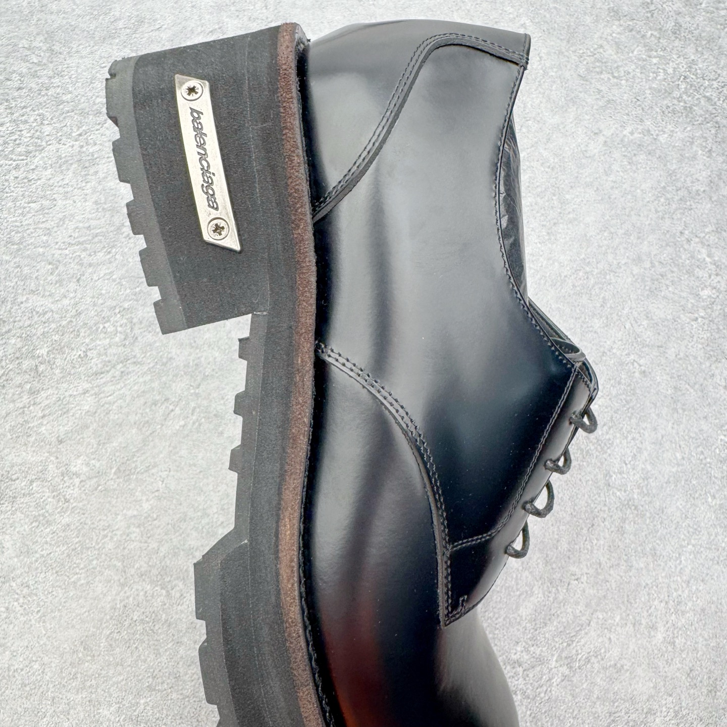 图片[6]-＃GD广顶 Balenciaga Trooper 巴黎世家时尚系带牛皮厚底德比鞋 象征着时尚的前沿 款式典雅而时尚 突显法式高雅气息 众多国内外一线潮流明星上脚加持 舒适鞋面 具有很好的延展性和透气性 外观设计鞋身运用简洁的黑色进行搭配 上脚颜值高 鞋跟耐磨性强 不易打滑 尺码：39-45（偏大一码）-选品中心