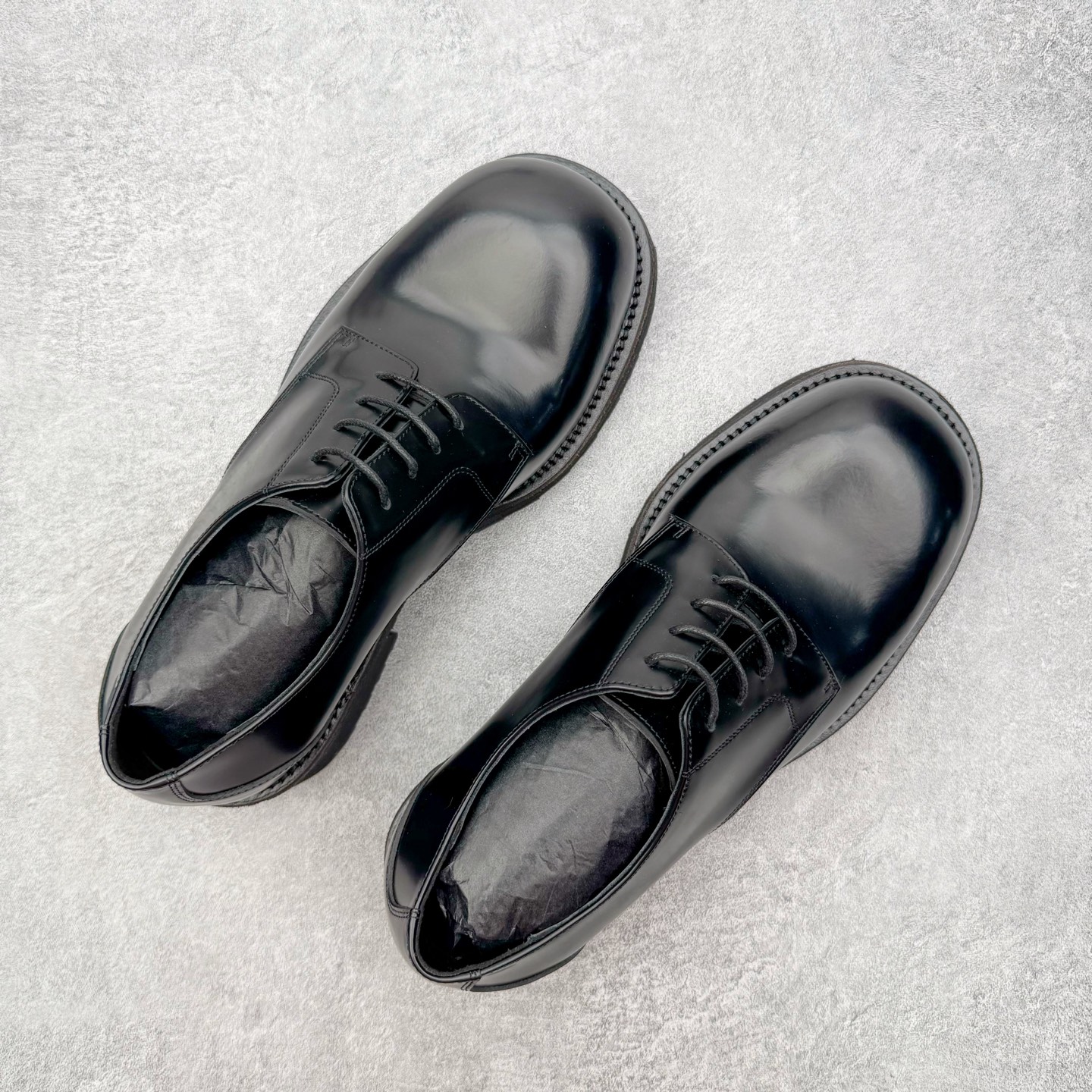 图片[3]-＃GD广顶 Balenciaga Trooper 巴黎世家时尚系带牛皮厚底德比鞋 象征着时尚的前沿 款式典雅而时尚 突显法式高雅气息 众多国内外一线潮流明星上脚加持 舒适鞋面 具有很好的延展性和透气性 外观设计鞋身运用简洁的黑色进行搭配 上脚颜值高 鞋跟耐磨性强 不易打滑 尺码：39-45（偏大一码）-选品中心