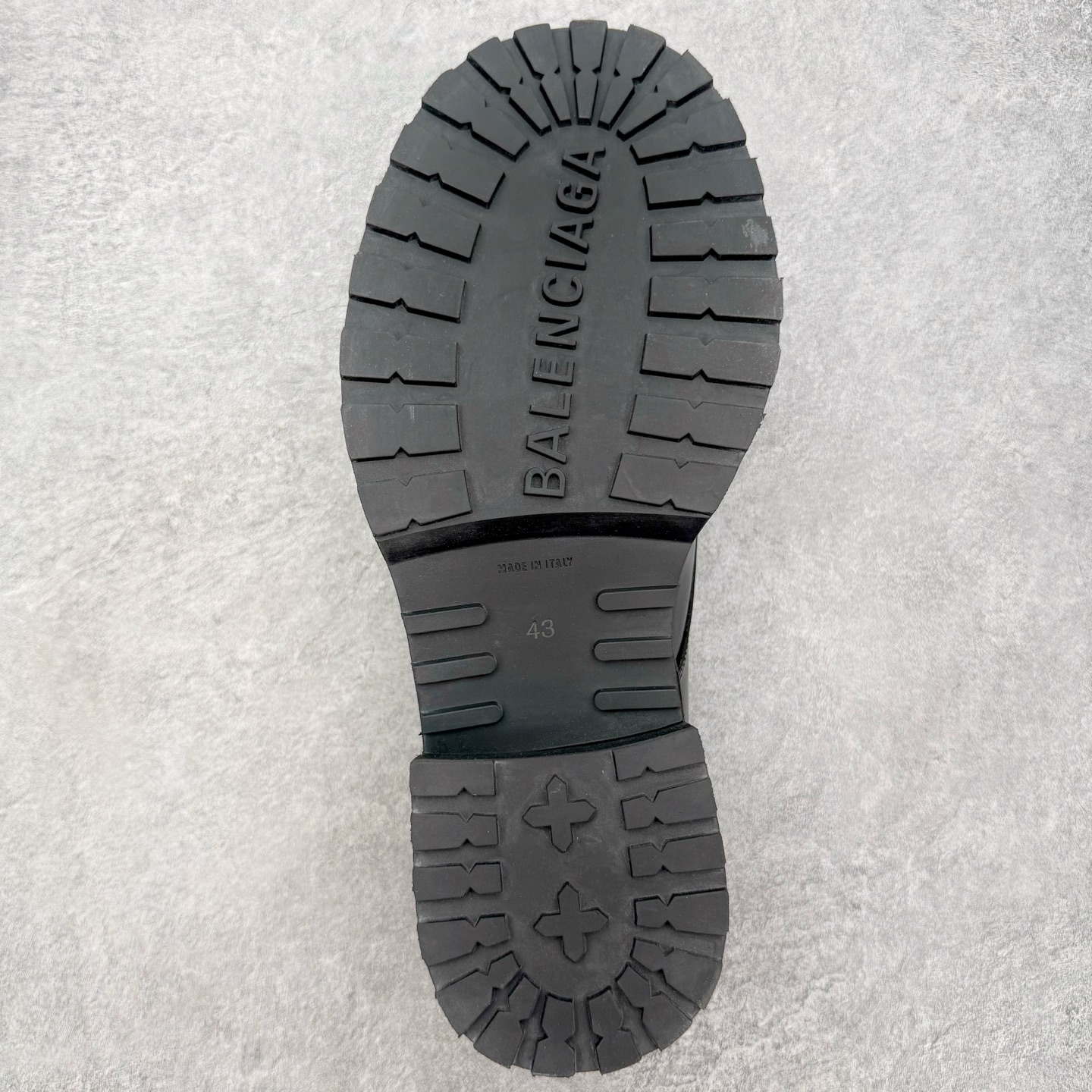图片[9]-＃GD广顶 Balenciaga Trooper 巴黎世家时尚系带牛皮厚底德比鞋 象征着时尚的前沿 款式典雅而时尚 突显法式高雅气息 众多国内外一线潮流明星上脚加持 舒适鞋面 具有很好的延展性和透气性 外观设计鞋身运用简洁的黑色进行搭配 上脚颜值高 鞋跟耐磨性强 不易打滑 尺码：39-45（偏大一码）-选品中心