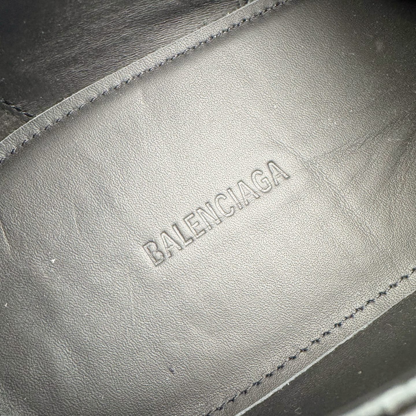 图片[20]-＃GD广顶 Balenciaga Trooper 巴黎世家时尚系带牛皮厚底德比鞋 象征着时尚的前沿 款式典雅而时尚 突显法式高雅气息 众多国内外一线潮流明星上脚加持 舒适鞋面 具有很好的延展性和透气性 外观设计鞋身运用简洁的黑色进行搭配 上脚颜值高 鞋跟耐磨性强 不易打滑 尺码：39-45（偏大一码）-选品中心