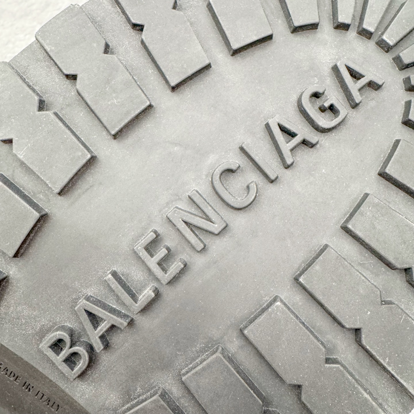 图片[19]-＃GD广顶 Balenciaga Trooper 巴黎世家时尚系带牛皮厚底德比鞋 象征着时尚的前沿 款式典雅而时尚 突显法式高雅气息 众多国内外一线潮流明星上脚加持 舒适鞋面 具有很好的延展性和透气性 外观设计鞋身运用简洁的黑色进行搭配 上脚颜值高 鞋跟耐磨性强 不易打滑 尺码：39-45（偏大一码）-选品中心