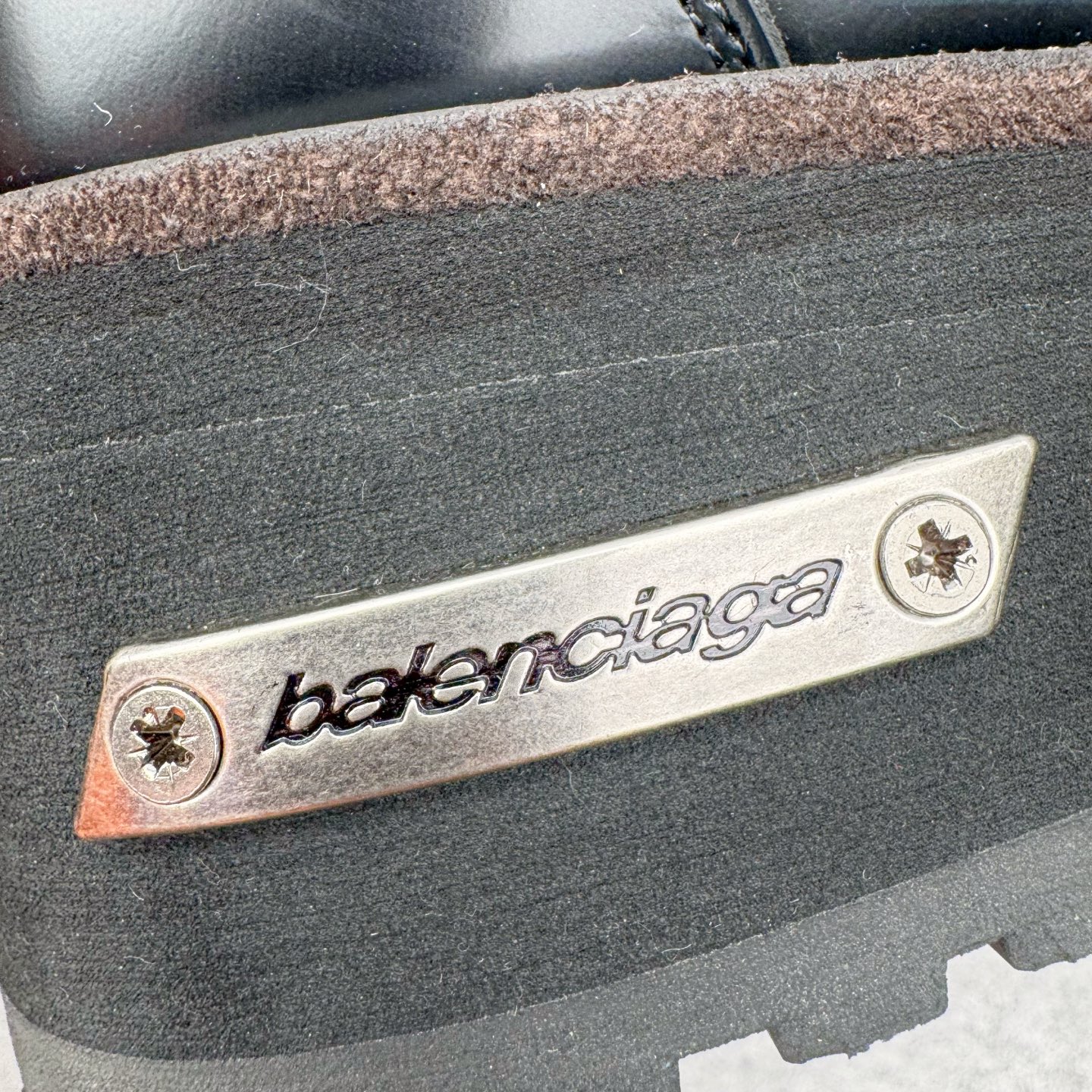 图片[18]-＃GD广顶 Balenciaga Trooper 巴黎世家时尚系带牛皮厚底德比鞋 象征着时尚的前沿 款式典雅而时尚 突显法式高雅气息 众多国内外一线潮流明星上脚加持 舒适鞋面 具有很好的延展性和透气性 外观设计鞋身运用简洁的黑色进行搭配 上脚颜值高 鞋跟耐磨性强 不易打滑 尺码：39-45（偏大一码）-选品中心