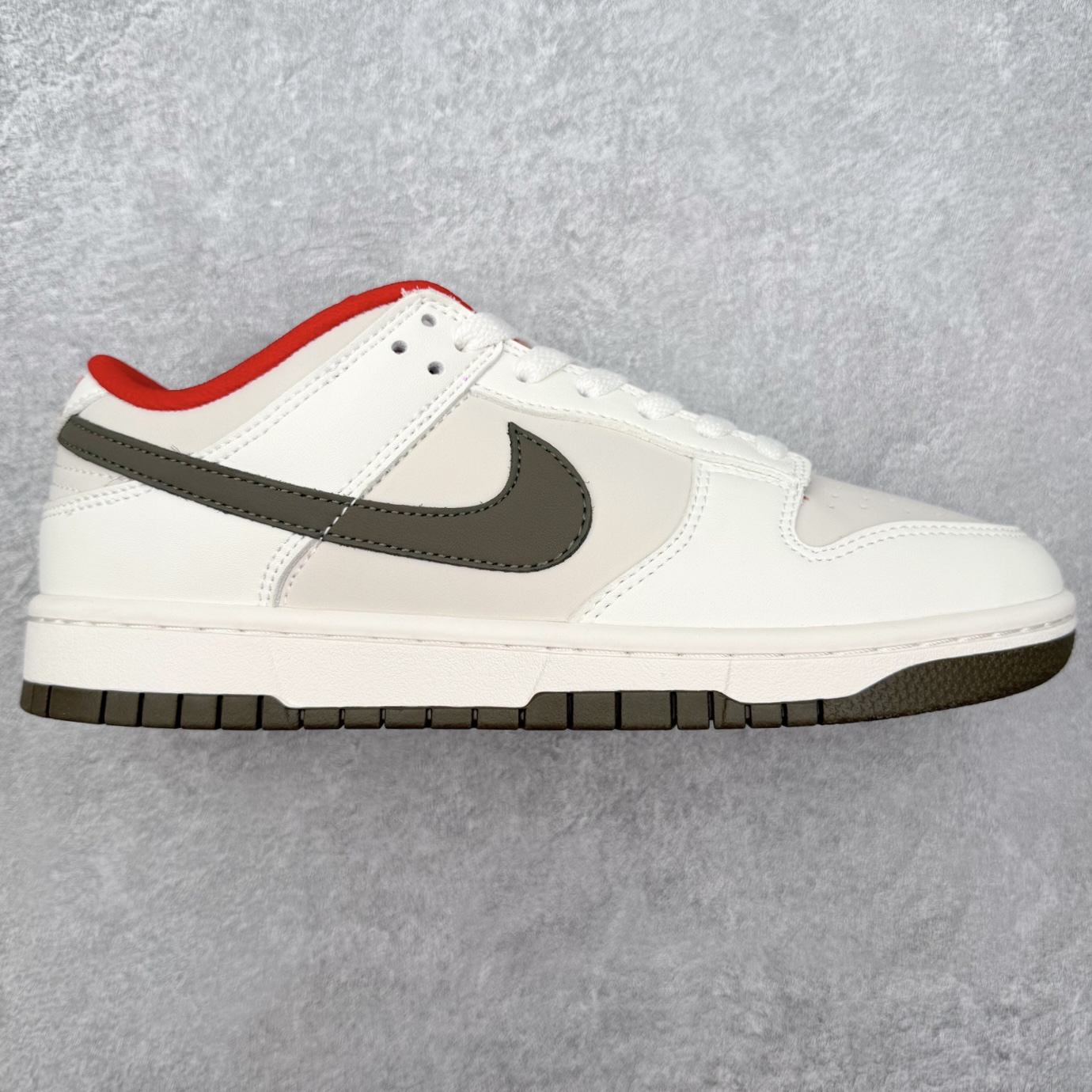 ＃SS史诗 NK Dunk Low 潮流时尚舒适防滑耐磨低帮板鞋 全网最全Dunk系列配色 实力大厂出品 新配色陆续开发 利润个位数只为口碑 超强性价比 全套原纸板楦头开发 确保原汁原味 完美呈现DUNK版型 一比一鞋头弧度高度鞋身弧度 此版本只针对中端市场 皮料材质有所更替 其他数据细节工艺流程均保持一致 绝不口嗨 细节品控鞋型随意对比 独家私模官方第六代原厂航空铝磨具打磨大底 鞋头坡度极致还原 无解鞋型 原盒原配 圈内天花板工艺 原厂玻璃冲刀 超高清洁度 全鞋零毛边皮料切割 原厂中底布点胶 中底布拉帮走线遵循公司 尺码：36 36.5 37.5 38 38.5 39 40 40.5 41 42 42.5 43 44 44.5 45 46-选品中心