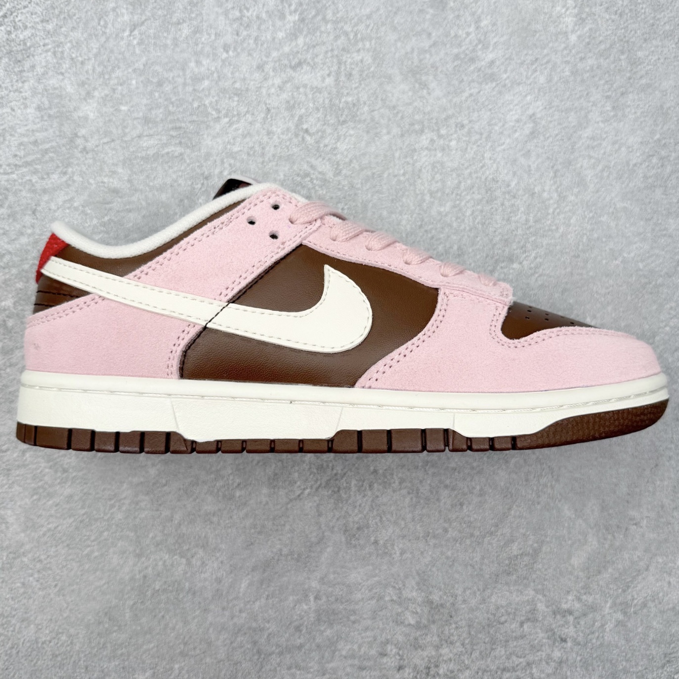＃SS史诗 NK Dunk Low 潮流时尚舒适防滑耐磨低帮板鞋 全网最全Dunk系列配色 实力大厂出品 新配色陆续开发 利润个位数只为口碑 超强性价比 全套原纸板楦头开发 确保原汁原味 完美呈现DUNK版型 一比一鞋头弧度高度鞋身弧度 此版本只针对中端市场 皮料材质有所更替 其他数据细节工艺流程均保持一致 绝不口嗨 细节品控鞋型随意对比 独家私模官方第六代原厂航空铝磨具打磨大底 鞋头坡度极致还原 无解鞋型 原盒原配 圈内天花板工艺 原厂玻璃冲刀 超高清洁度 全鞋零毛边皮料切割 原厂中底布点胶 中底布拉帮走线遵循公司 尺码：36 36.5 37.5 38 38.5 39 40 40.5 41 42 42.5 43 44 44.5 45 46-选品中心