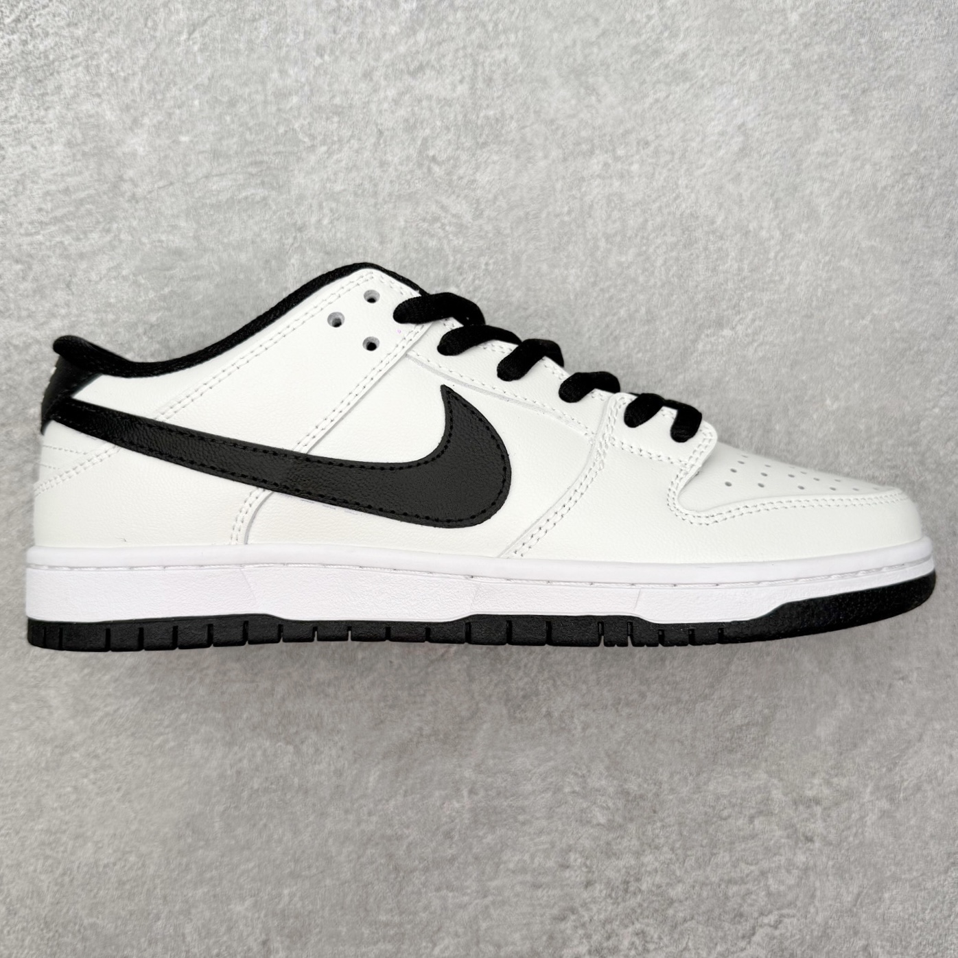 ＃SS史诗 NK Dunk Low 潮流时尚舒适防滑耐磨低帮板鞋 全网最全Dunk系列配色 实力大厂出品 新配色陆续开发 利润个位数只为口碑 超强性价比 全套原纸板楦头开发 确保原汁原味 完美呈现DUNK版型 一比一鞋头弧度高度鞋身弧度 此版本只针对中端市场 皮料材质有所更替 其他数据细节工艺流程均保持一致 绝不口嗨 细节品控鞋型随意对比 独家私模官方第六代原厂航空铝磨具打磨大底 鞋头坡度极致还原 无解鞋型 原盒原配 圈内天花板工艺 原厂玻璃冲刀 超高清洁度 全鞋零毛边皮料切割 原厂中底布点胶 中底布拉帮走线遵循公司 尺码：36 36.5 37.5 38 38.5 39 40 40.5 41 42 42.5 43 44 44.5 45 46-选品中心