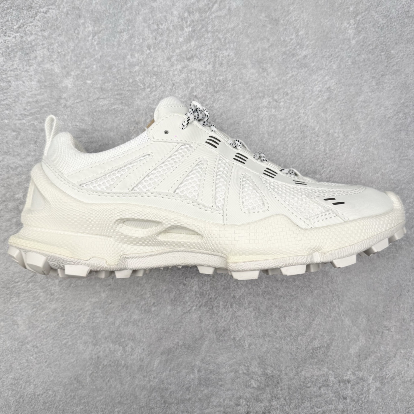 ECCo爱步 Biom C Trail 时尚简约牛皮减震耐磨低帮休闲跑步鞋 ECCO以三大核心特征为依托