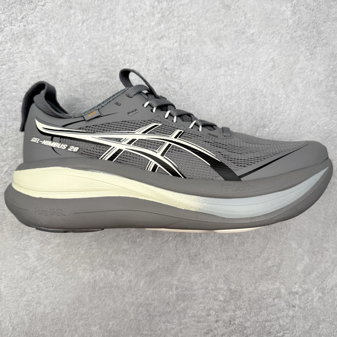 Asics GEL-Nimbus 28 亚瑟士缓震跑鞋 近年复古风潮的势头很旺 ASICS一直坚信保持身