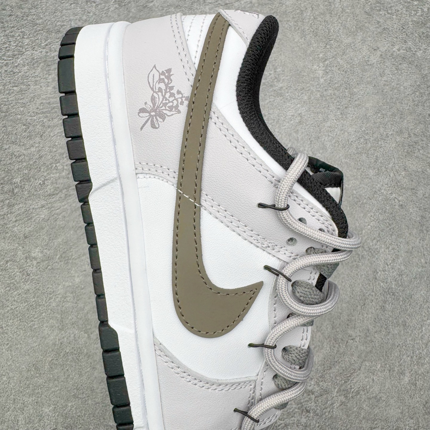 ＃YC纯原 NK Dunk Low 暮山紫 CW1590-100 此款灵感取自天光将尽时，远山那一抹氤氲