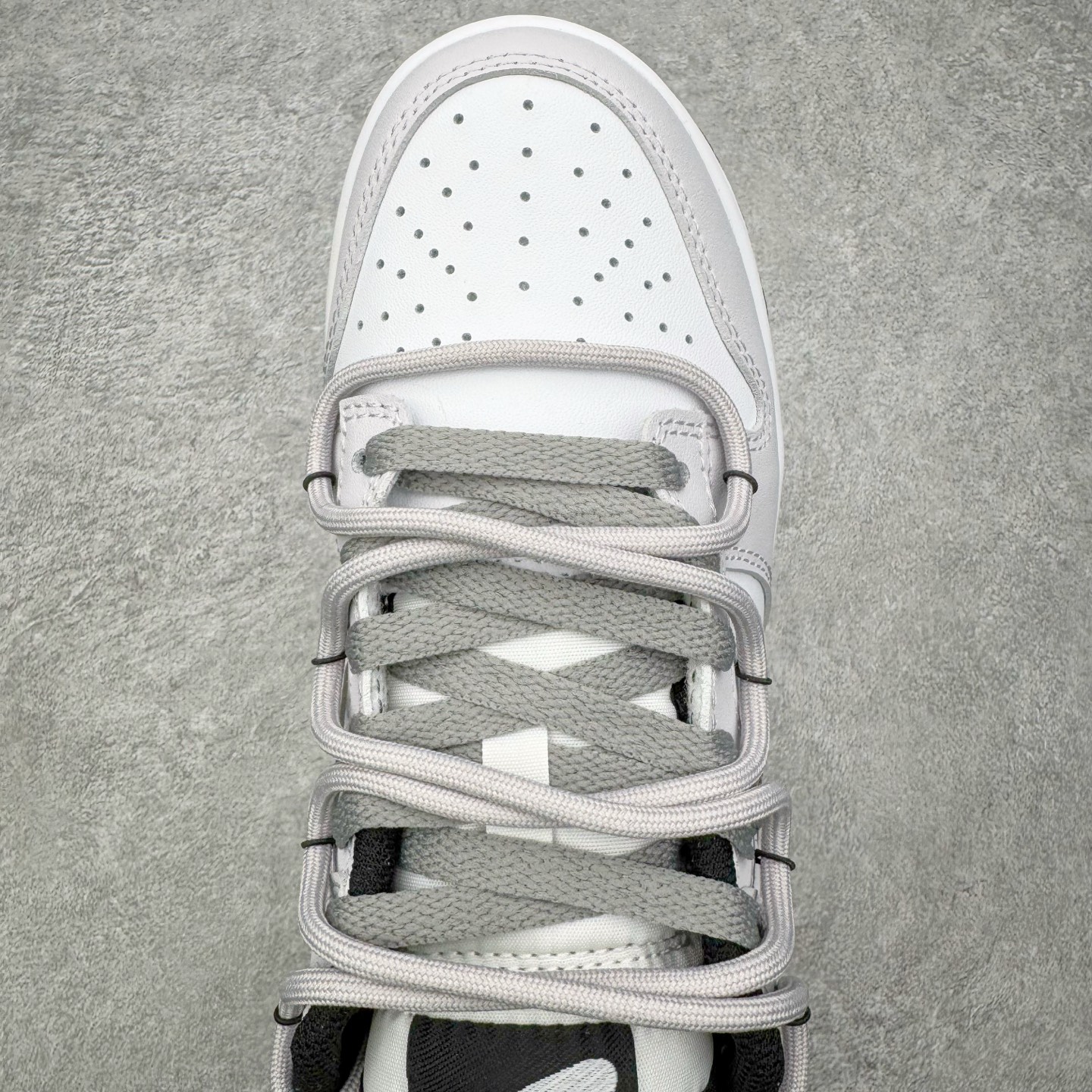 ＃YC纯原 NK Dunk Low 暮山紫 CW1590-100 此款灵感取自天光将尽时，远山那一抹氤氲