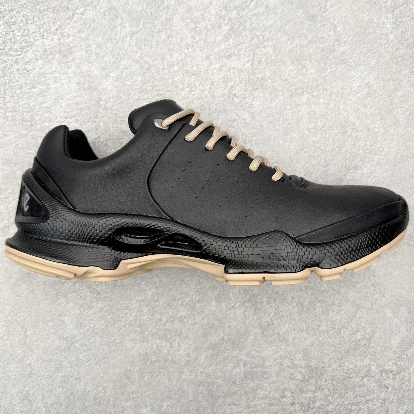 ECCo爱步 Biom C Trail 时尚简约牛皮减震耐磨低帮休闲跑步鞋 ECCO以三大核心特征为依托