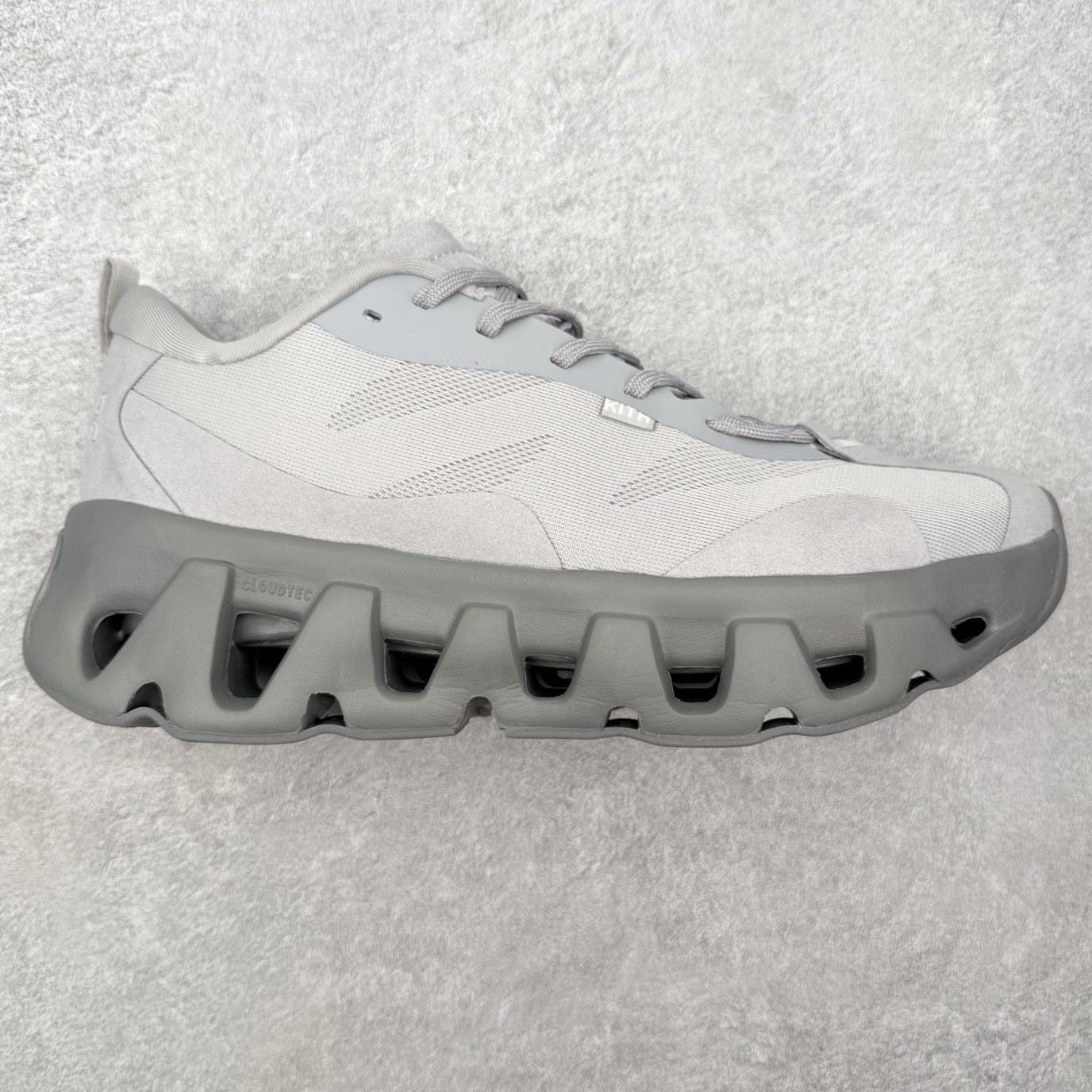 On x KITH K-Tech 1 昂跑舒适贴合透气跑步鞋 黑色四层组合大底 原数据开版这款联名跑鞋采