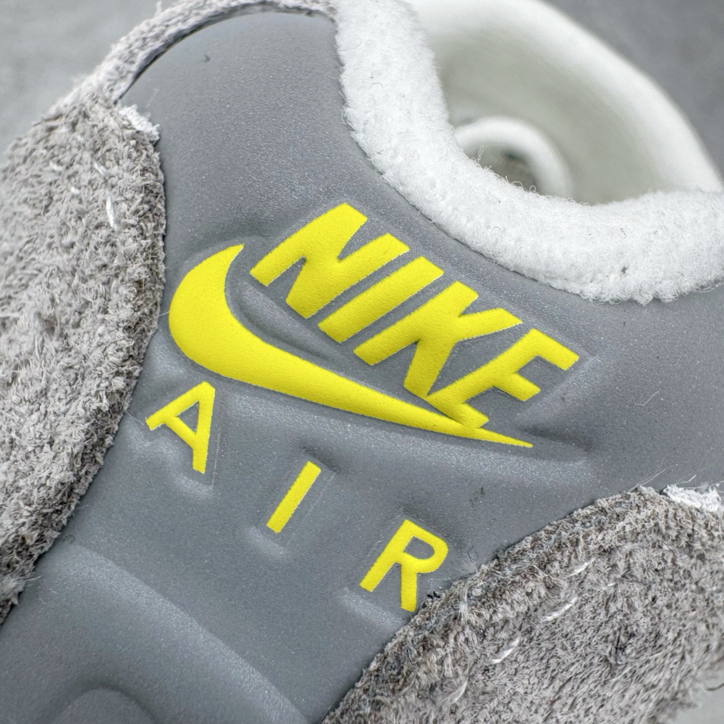 ＃KZ神版 UNDEFEATED x NK Air Max 95 SP 上海限定 联名灰黄 IB4523