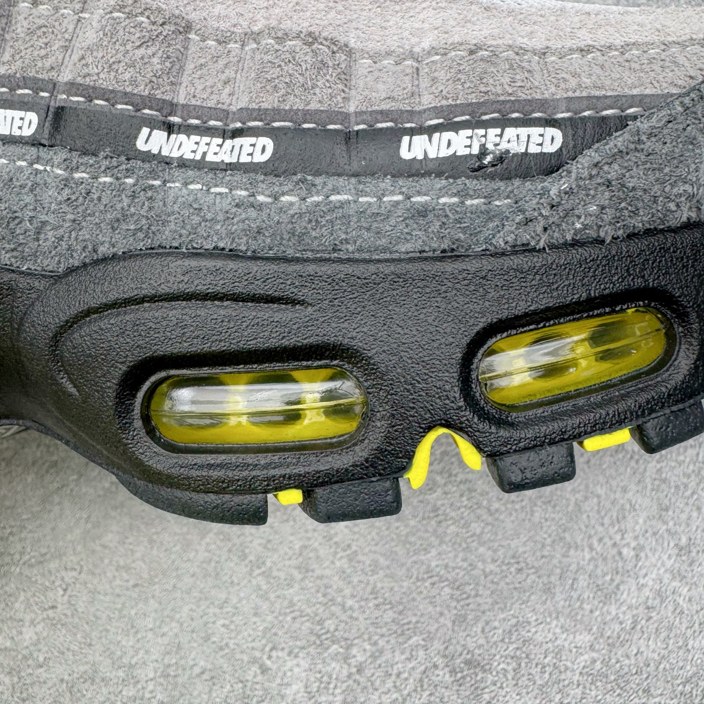 ＃KZ神版 UNDEFEATED x NK Air Max 95 SP 上海限定 联名灰黄 IB4523