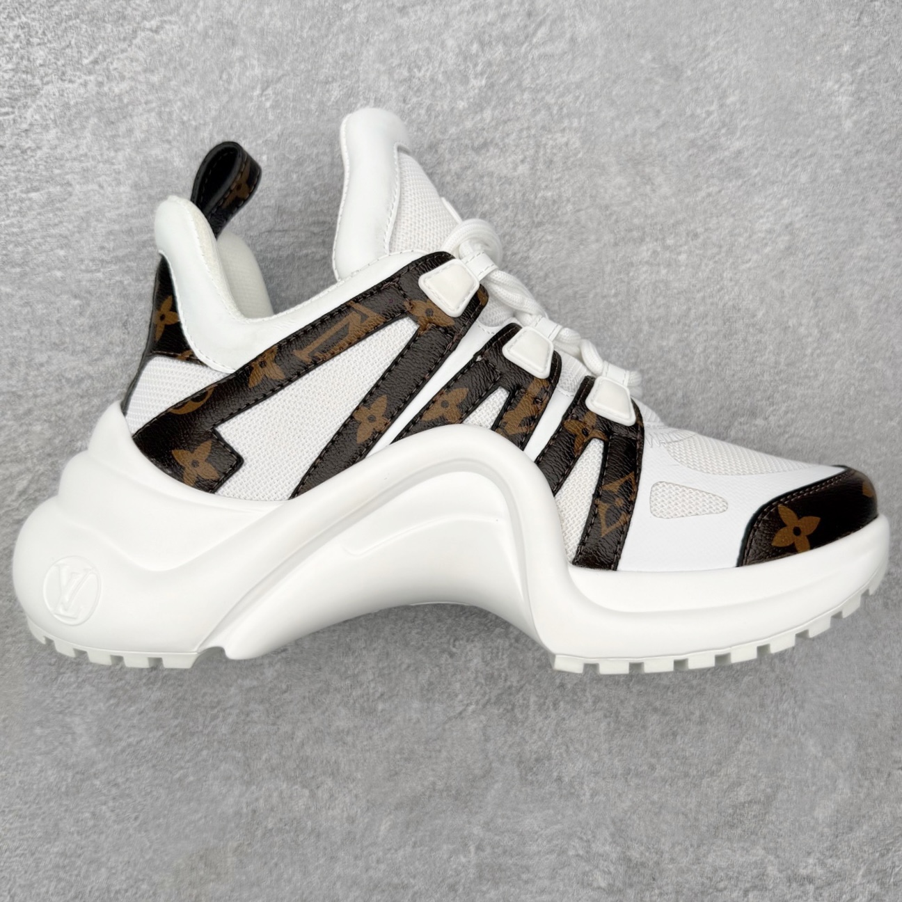 图片[2]-＃纯原 Louis Vuitton Archlight Sneakers lv真皮拼色减震运动弓型舞蹈复古走秀老爹运动鞋 升级2023原装配件5D效果礼盒及全套原装配件包装物#支持感应NFC官网跳转#雪梨形超软沙绒纸团+细节制造精品#采用头层小牛皮革饰片#独立开发TPU回弹中底#组合TPR耐磨外底#超软皮内里脚垫❗ 尺码：35-39-选品中心