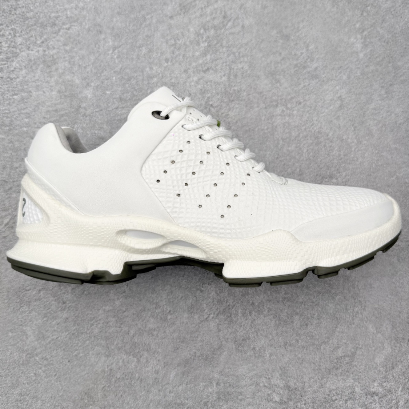 ECCo爱步 Biom C Trail 时尚简约牛皮减震耐磨低帮休闲跑步鞋 ECCO以三大核心特征为依托