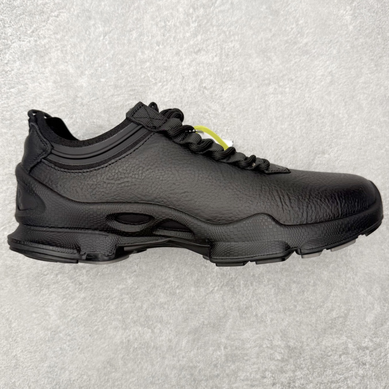 ECCo爱步 Biom C Trail 时尚简约牛皮减震耐磨低帮休闲跑步鞋 ECCO以三大核心特征为依托