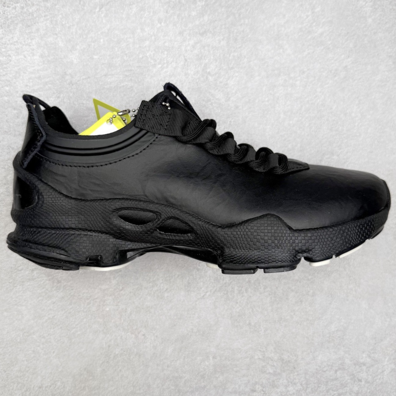 ECCo爱步 Biom C Trail 时尚简约牛皮减震耐磨低帮休闲跑步鞋 ECCO以三大核心特征为依托