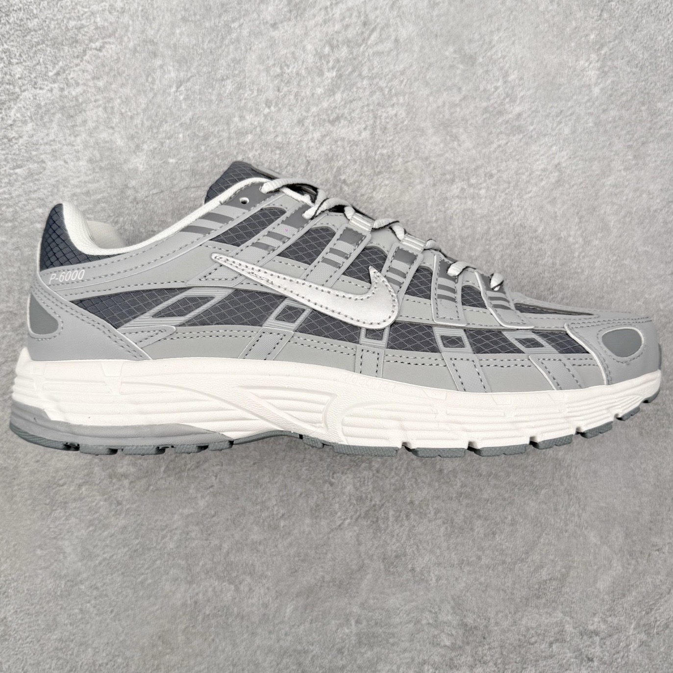 NK P-6000 系列低帮复古老爹风休闲运动舒适慢跑鞋 IQ6590-002 融合 Pegasus 过