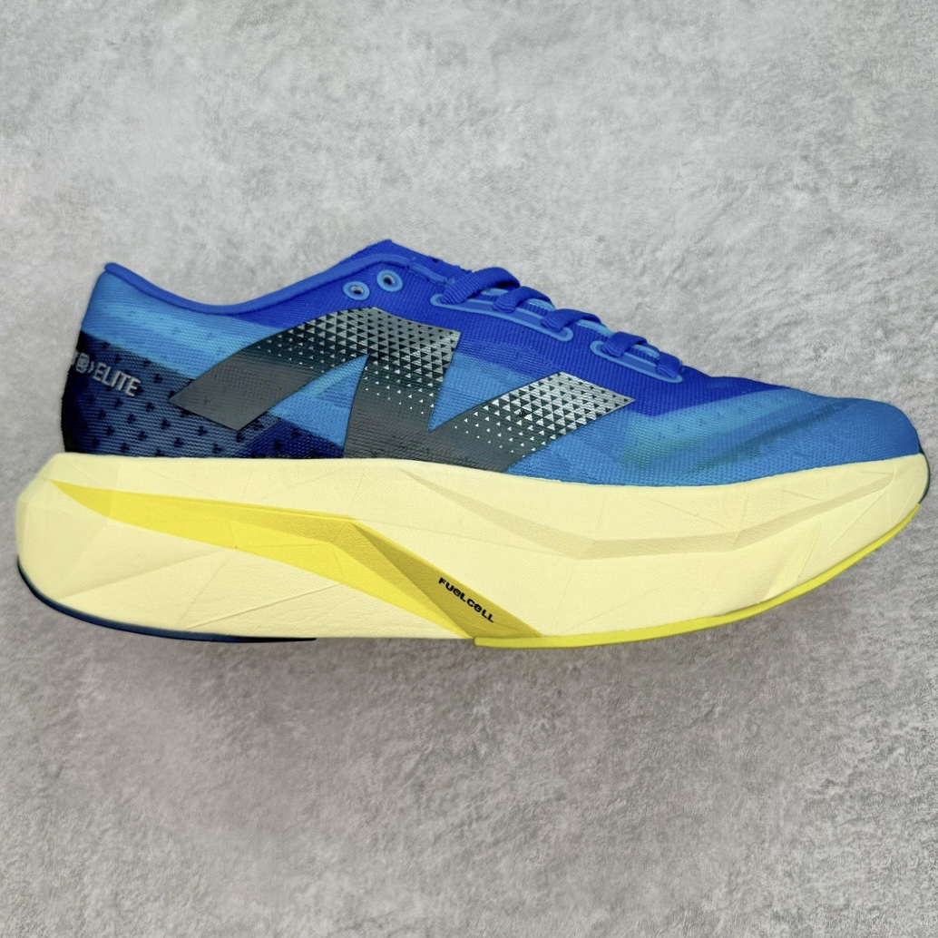 NEW BALANCE Rebel FuelCell Rebel V4 SuperComp Elite 精英版内置碳板 舒适时尚织物减震耐磨低帮马拉松轻量化跑步鞋 NB新百伦于 2019 年夏天首次发布了 Rebel 在制鞋业仍在向强调能量回报的弹力泡沫转变的时候 Rebel 确实是一个叛逆者 快进到 2024 年 Rebel v4 承诺通过重新配制的中底化合物和更高的堆叠高度提供更轻、更有弹性的跑步体验 就像New Balance SC Elite v4一样 Rebel v4 提供了完全重新设计的中底化合物 最新的混合物将 New Balance 专有的 FuelCell 泡沫(TPU 和 EVA 的混合物)与 PEBA 泡沫相结合 带来更弹跳的跑步体验 PEBA是一种超轻 高性能的泡沫 通常出现在镀碳超级鞋中 New Balance Rebel v4、ASICS Novablast 4和Brooks Hyperion Max都是精力充沛的无电镀运动鞋 在速度锻炼和快节奏中大放异彩 这三款鞋都依靠它们的中底泡沫和轻微的摇杆形状来创造一种向前滚动的感觉 而且虽然这些鞋子在堆叠高度和重量方面各不相同 但它们提供了相似的软硬比例 有足够的流行力来加快步伐 编码:Wby2936010