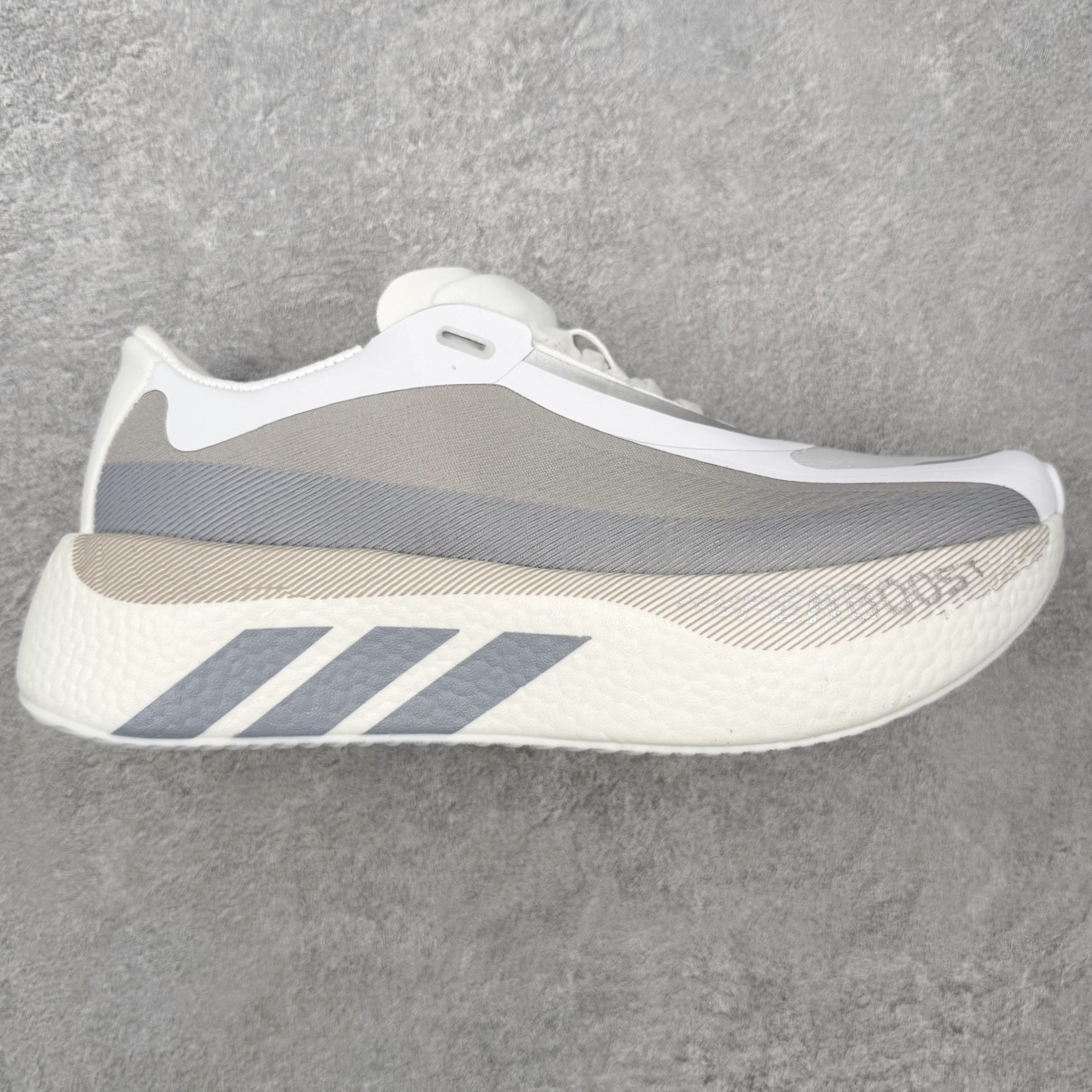AD Hyperboost Edge 爆米花缓震舒适贴合跑步鞋 在 BOOST 之前冠以了 “HYPER
