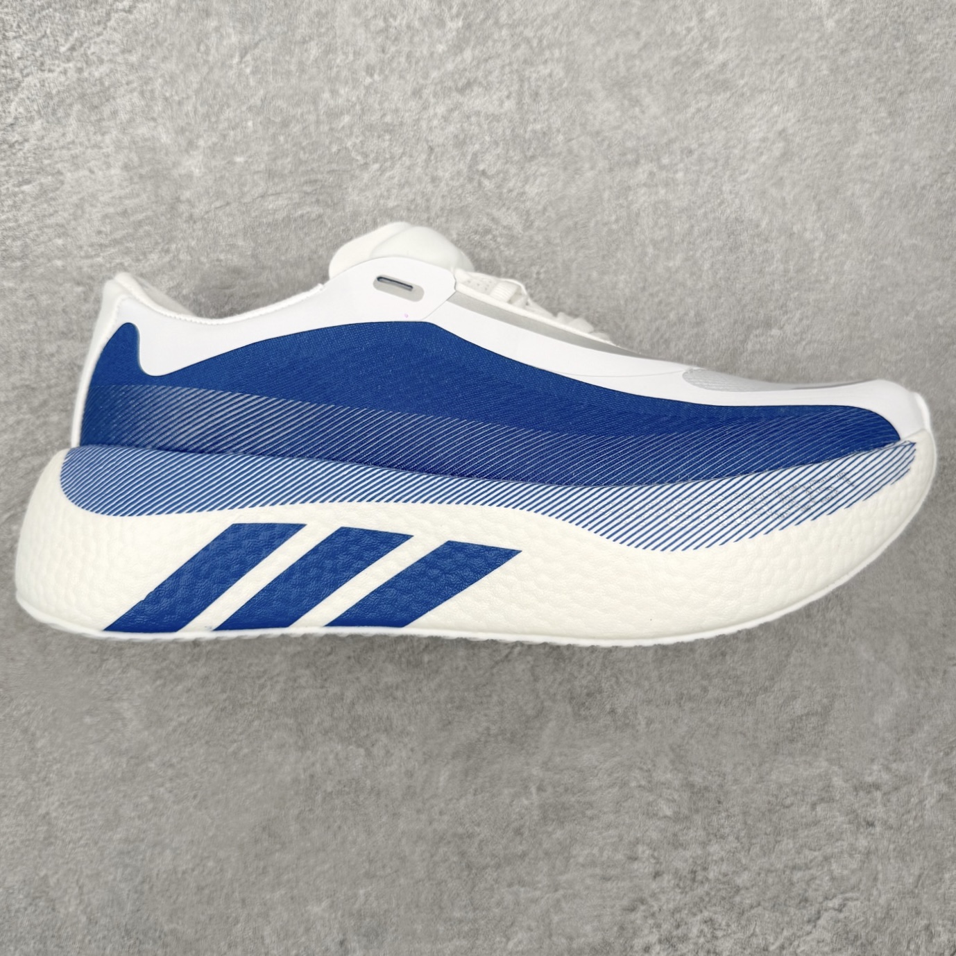 AD Hyperboost Edge 爆米花缓震舒适贴合跑步鞋 在 BOOST 之前冠以了 “HYPER