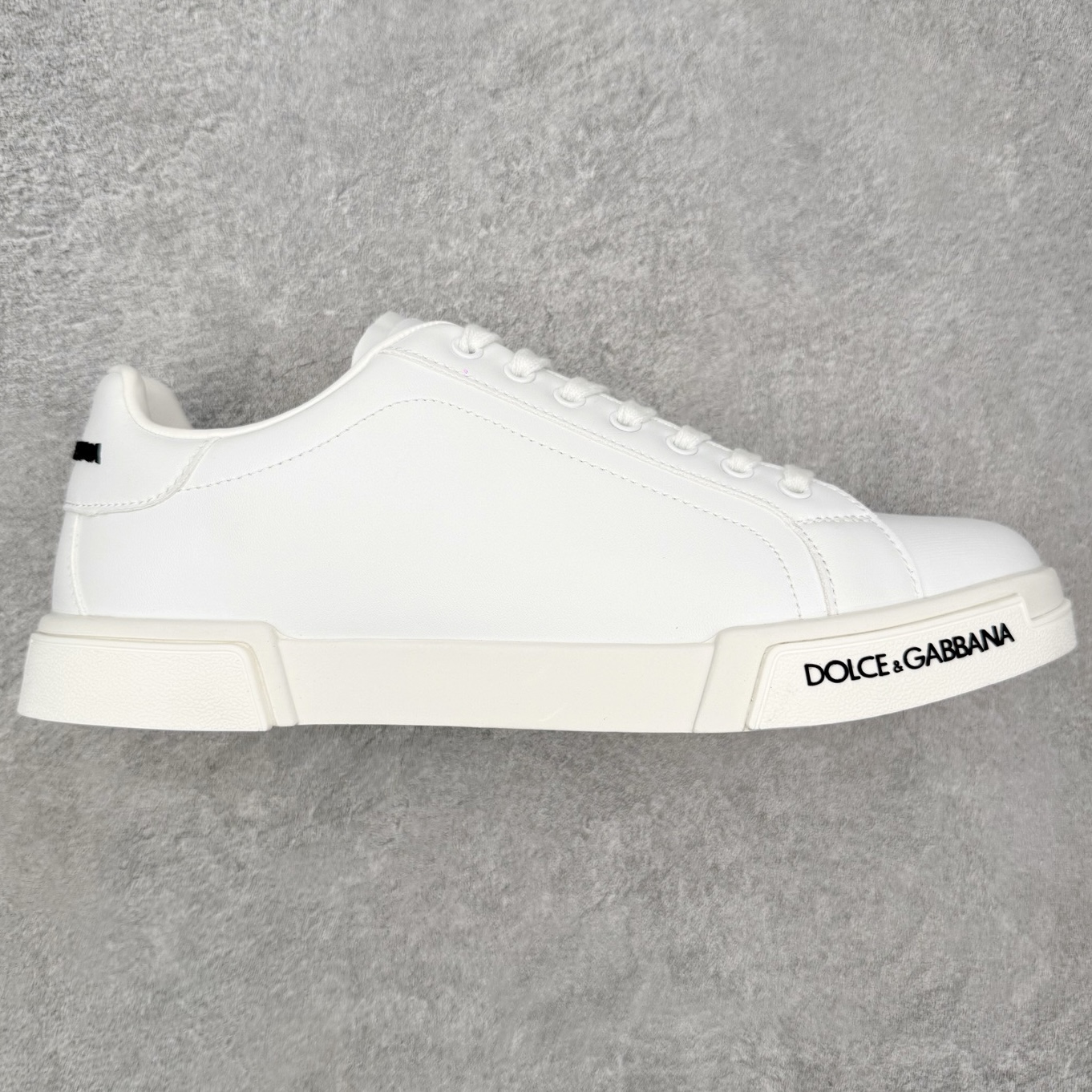 ＃CX DG杜嘉班纳 Portofino 小牛皮平底系带低帮板鞋 1985年，出生于意大利的设计师 Do