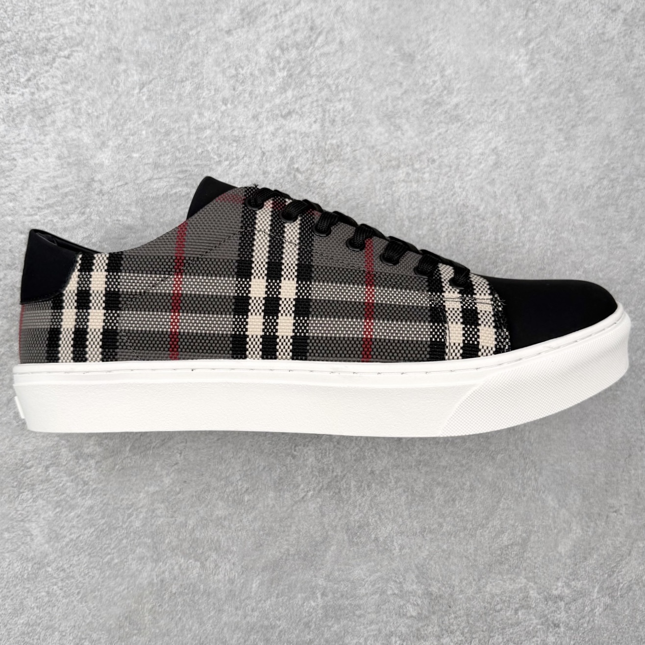 ＃CX Burberry博柏利巴宝莉皮革格纹系带低帮时尚板鞋 选用优质材料，精细制作。经典设计，展现优雅