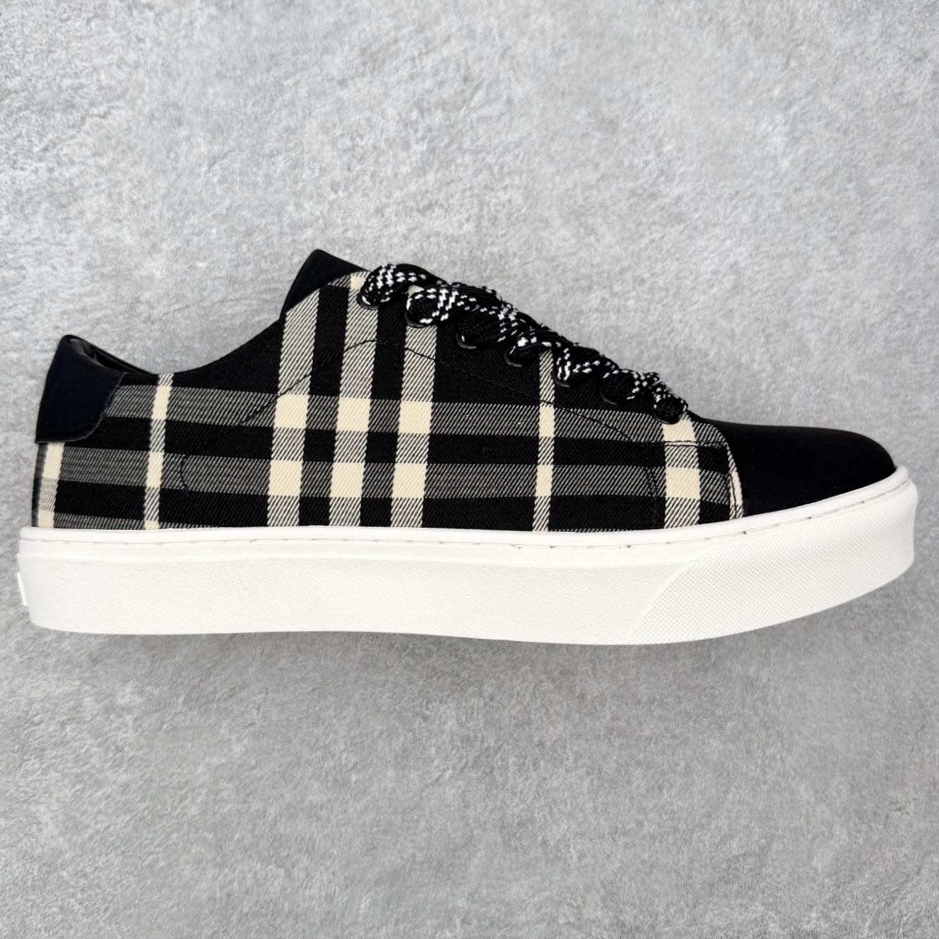 ＃CX Burberry博柏利巴宝莉皮革格纹系带低帮时尚板鞋 选用优质材料，精细制作。经典设计，展现优雅