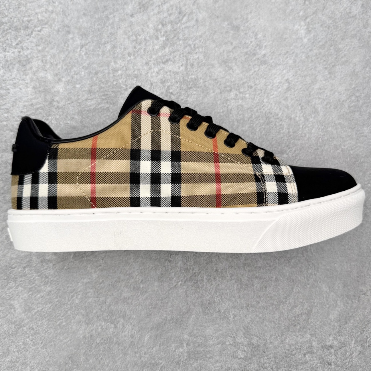 ＃CX Burberry博柏利巴宝莉皮革格纹系带低帮时尚板鞋 选用优质材料，精细制作。经典设计，展现优雅