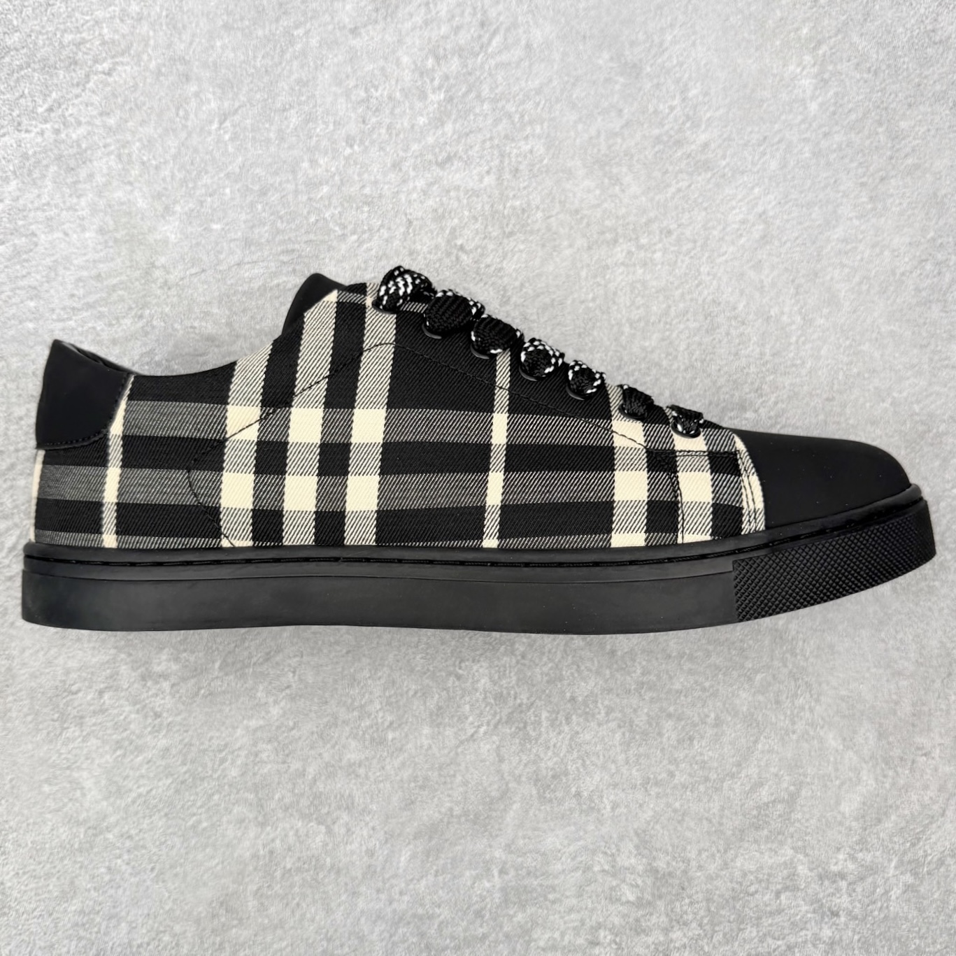 ＃CX Burberry博柏利巴宝莉皮革格纹系带低帮时尚板鞋 选用优质材料，精细制作。经典设计，展现优雅