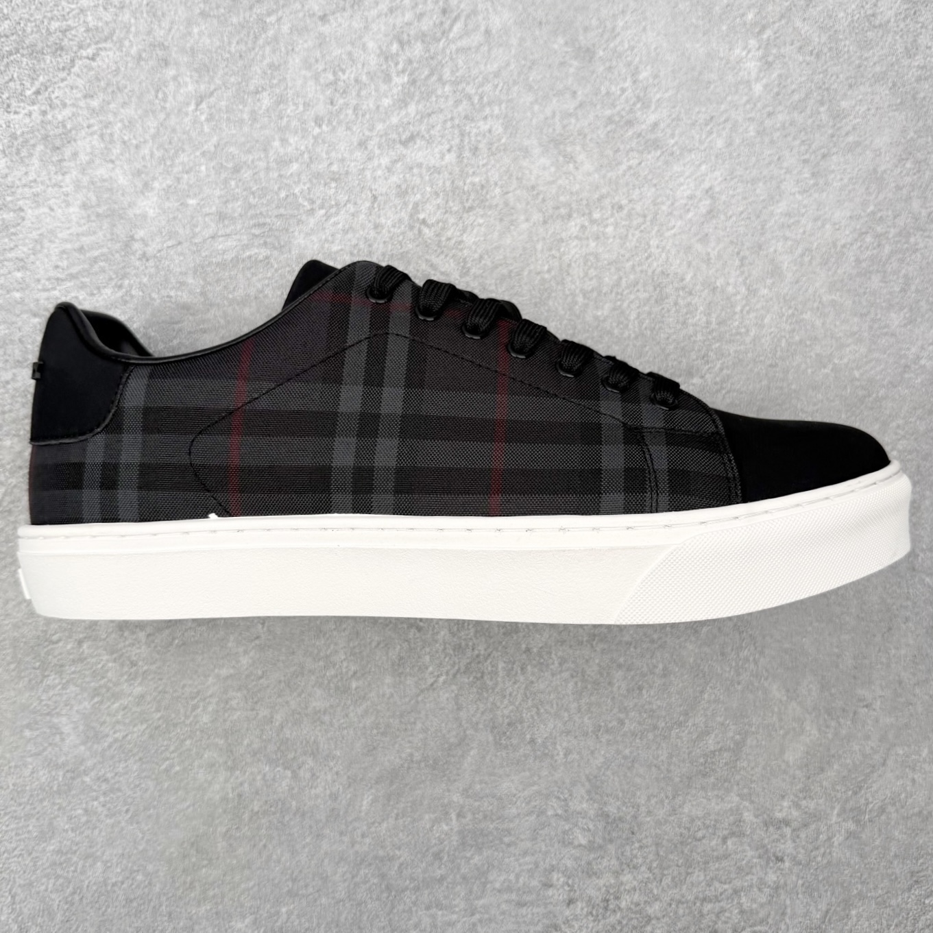 ＃CX Burberry博柏利巴宝莉皮革格纹系带低帮时尚板鞋 选用优质材料，精细制作。经典设计，展现优雅