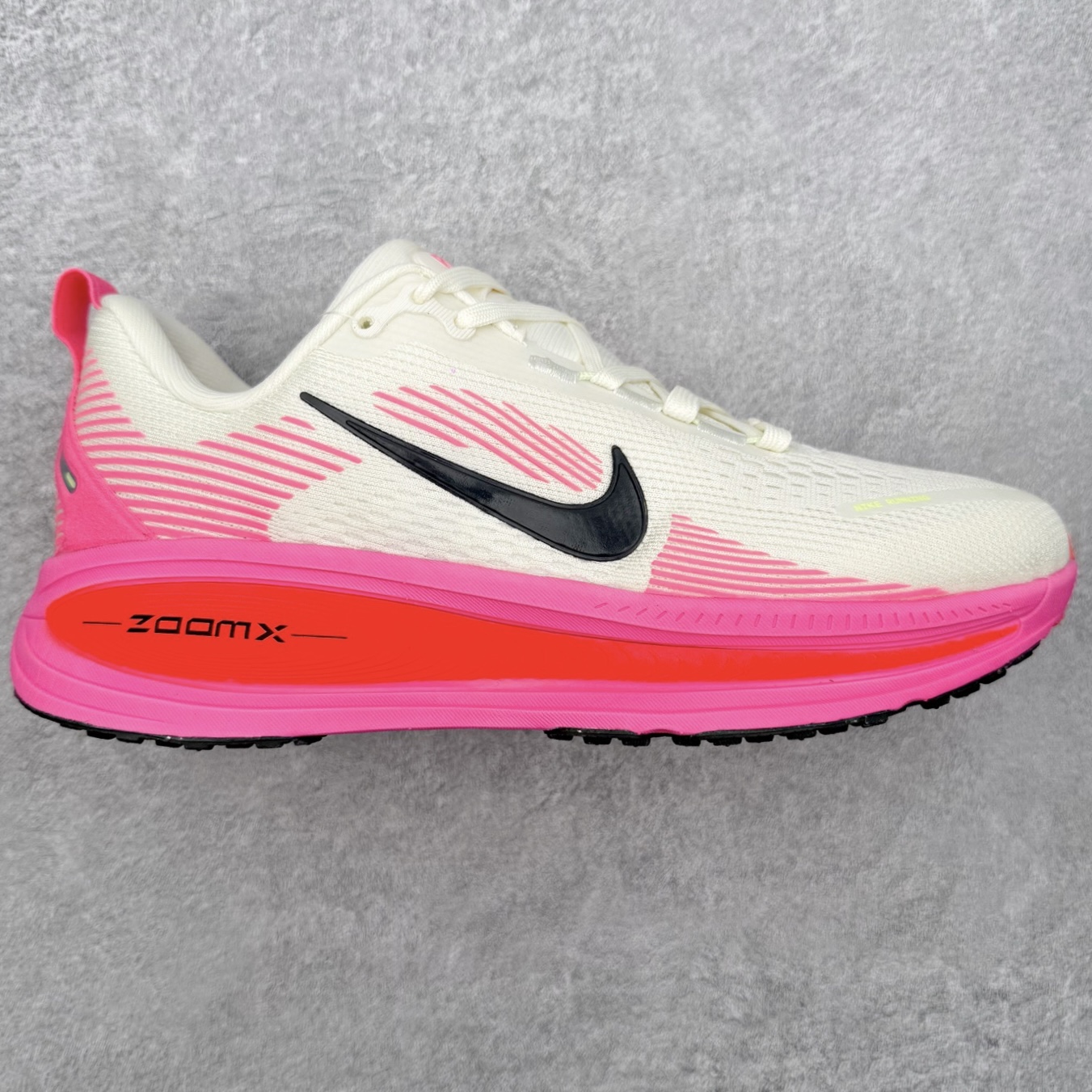 ＃福利特价‼️NK Air Zoom Vomero 18 轻便舒适公路跑步鞋 质感柔软 弹力充沛 助力一