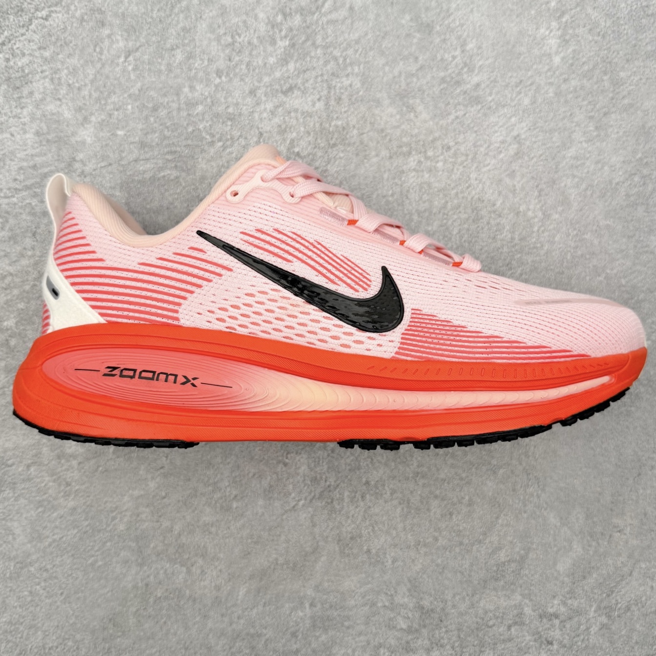 ＃福利特价‼️NK Air Zoom Vomero 18 轻便舒适公路跑步鞋 质感柔软 弹力充沛 助力一