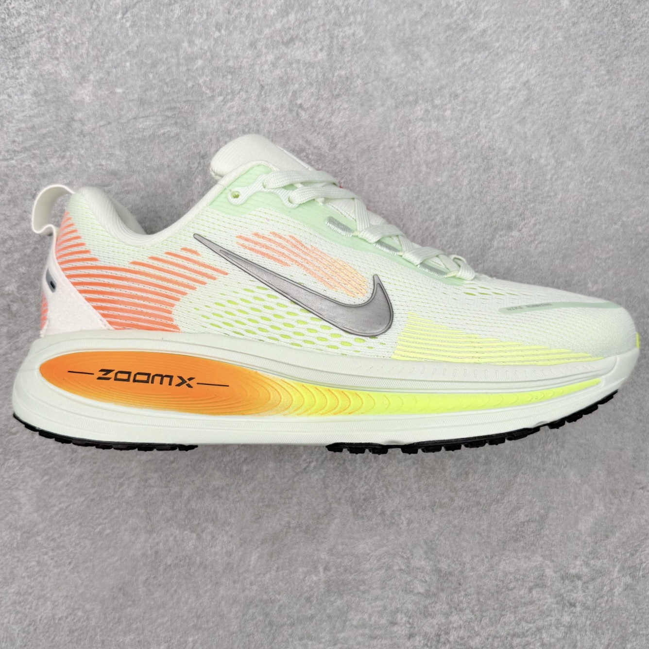 ＃福利特价‼️NK Air Zoom Vomero 18 轻便舒适公路跑步鞋 质感柔软 弹力充沛 助力一