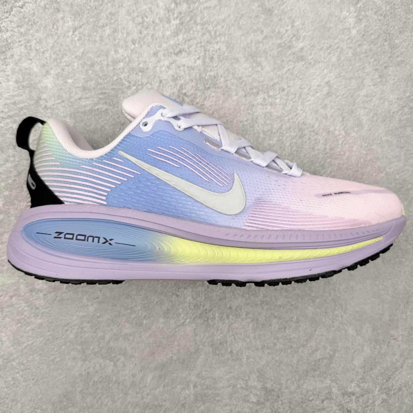 ＃福利特价‼️NK Air Zoom Vomero 18 轻便舒适公路跑步鞋 质感柔软 弹力充沛 助力一