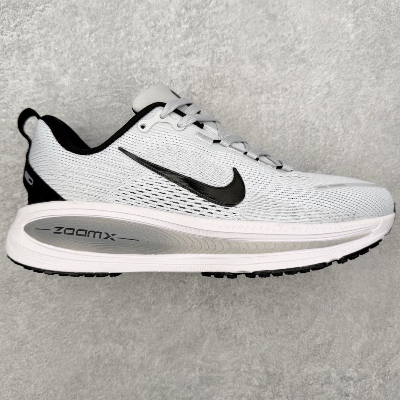 ＃福利特价‼️NK Air Zoom Vomero 18 轻便舒适公路跑步鞋 质感柔软 弹力充沛 助力一