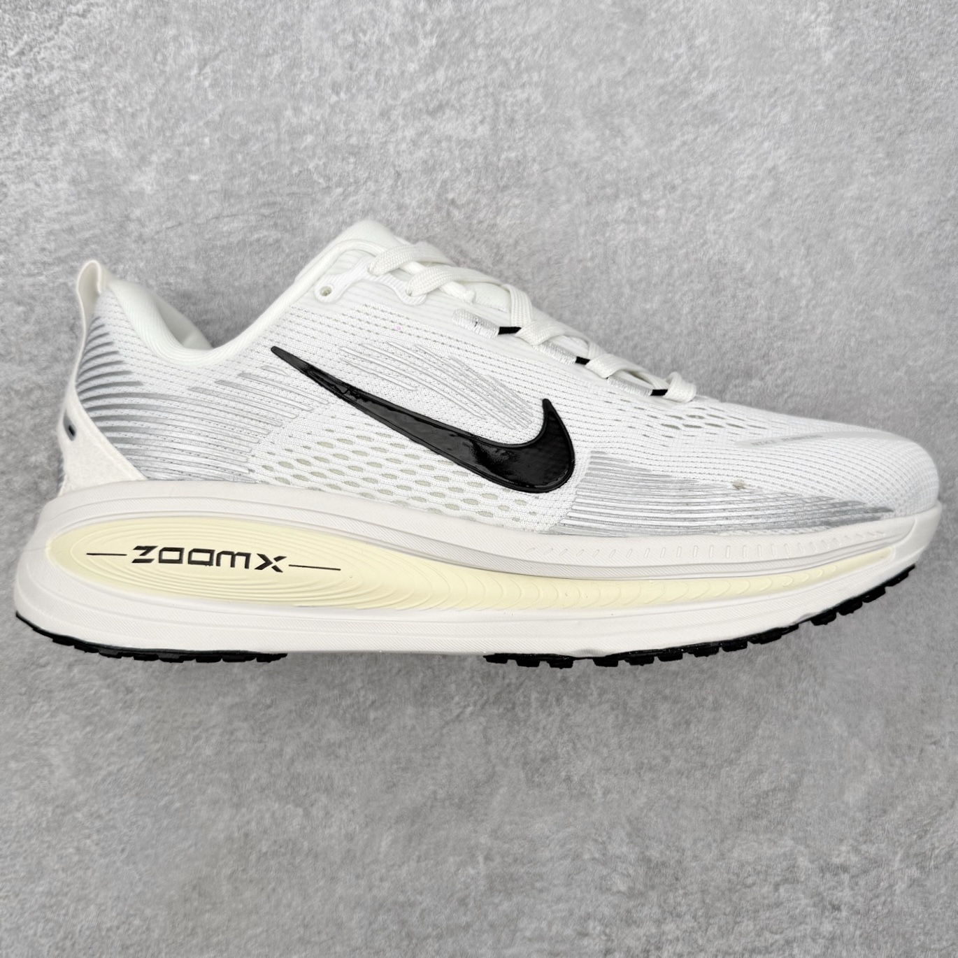 ＃福利特价‼️NK Air Zoom Vomero 18 轻便舒适公路跑步鞋 质感柔软 弹力充沛 助力一