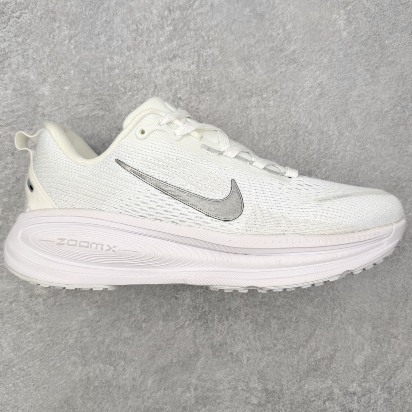 ＃福利特价‼️NK Air Zoom Vomero 18 轻便舒适公路跑步鞋 质感柔软 弹力充沛 助力一