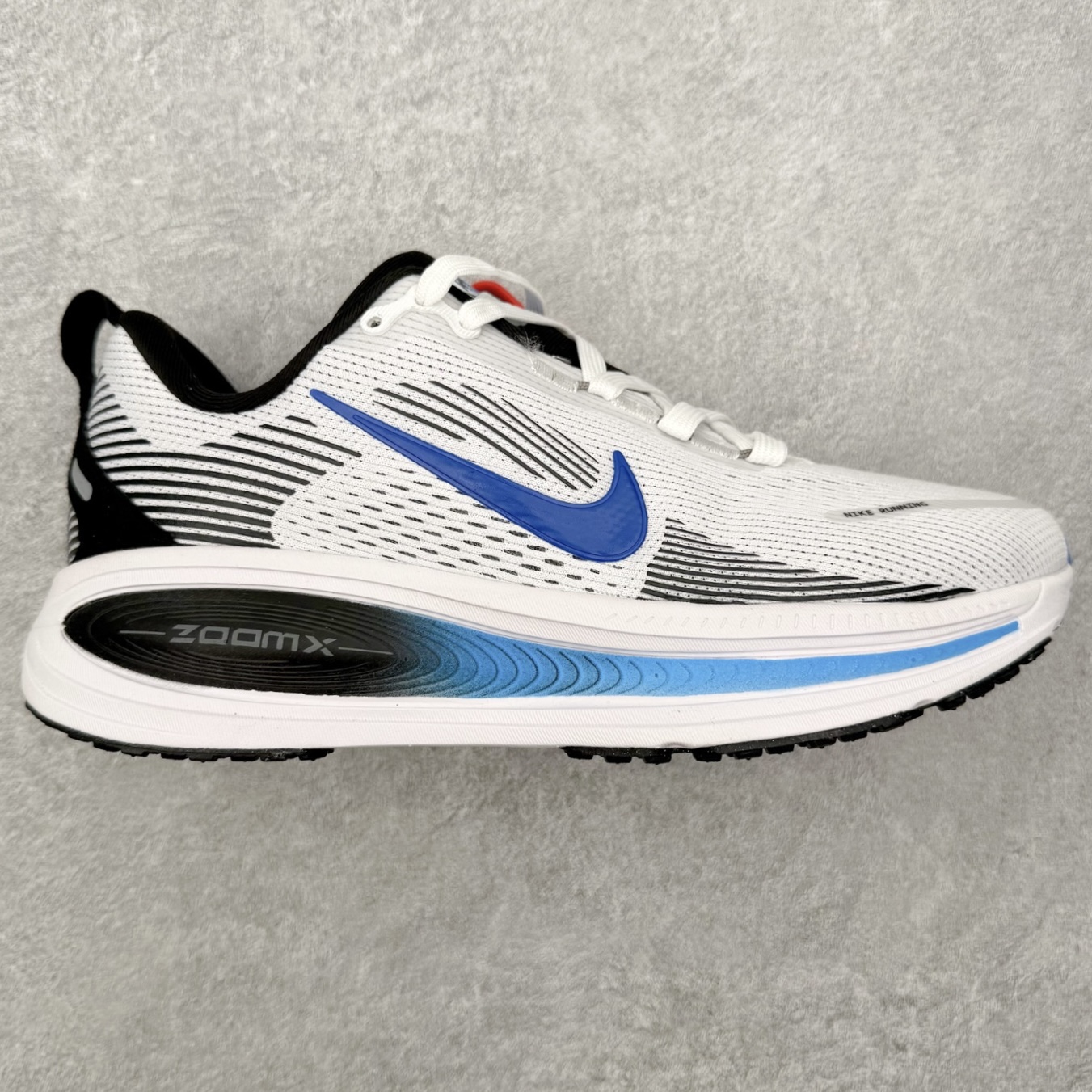 ＃福利特价‼️NK Air Zoom Vomero 18 轻便舒适公路跑步鞋 质感柔软 弹力充沛 助力一