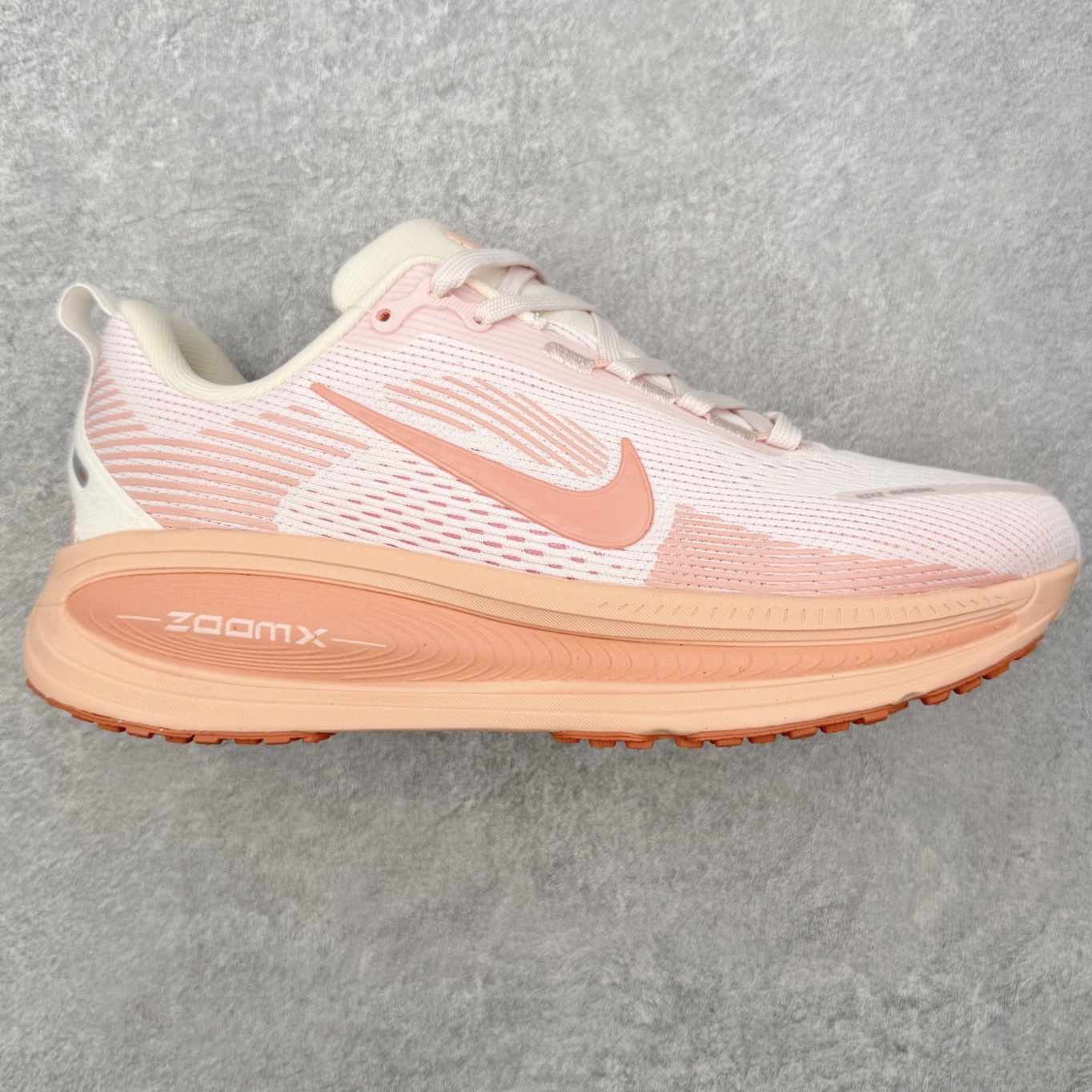 ＃福利特价‼️NK Air Zoom Vomero 18 轻便舒适公路跑步鞋 质感柔软 弹力充沛 助力一