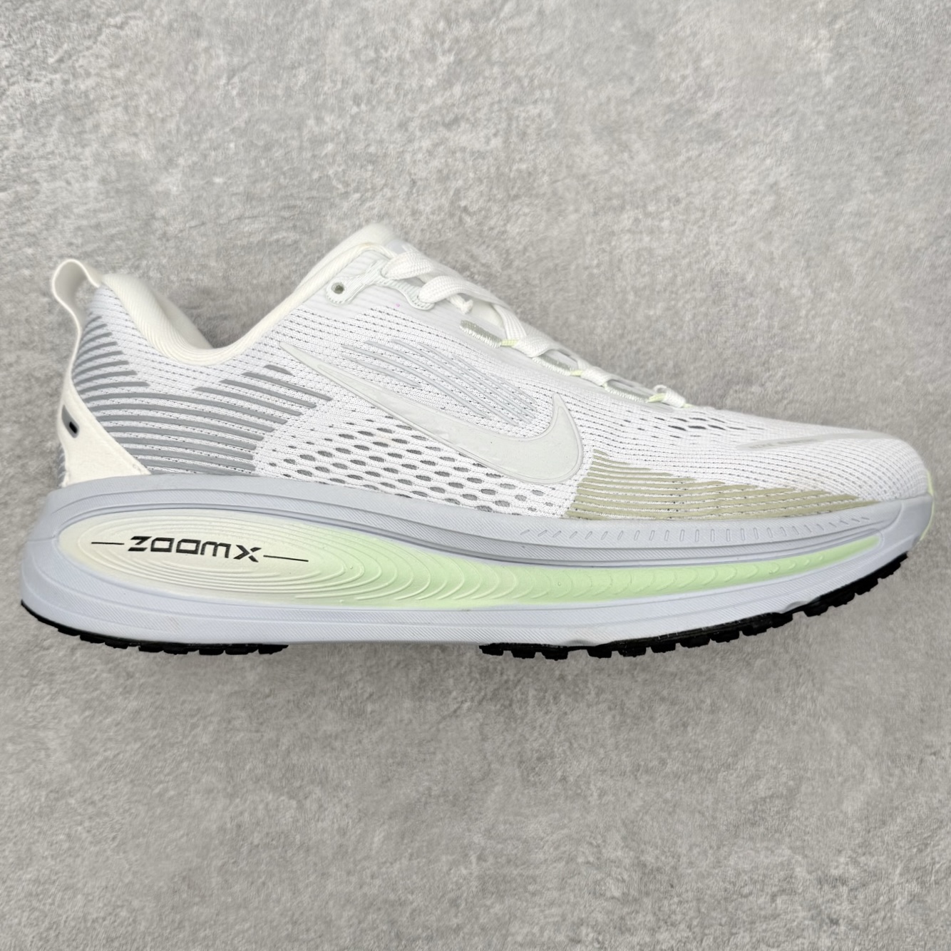 ＃福利特价‼️NK Air Zoom Vomero 18 轻便舒适公路跑步鞋 质感柔软 弹力充沛 助力一