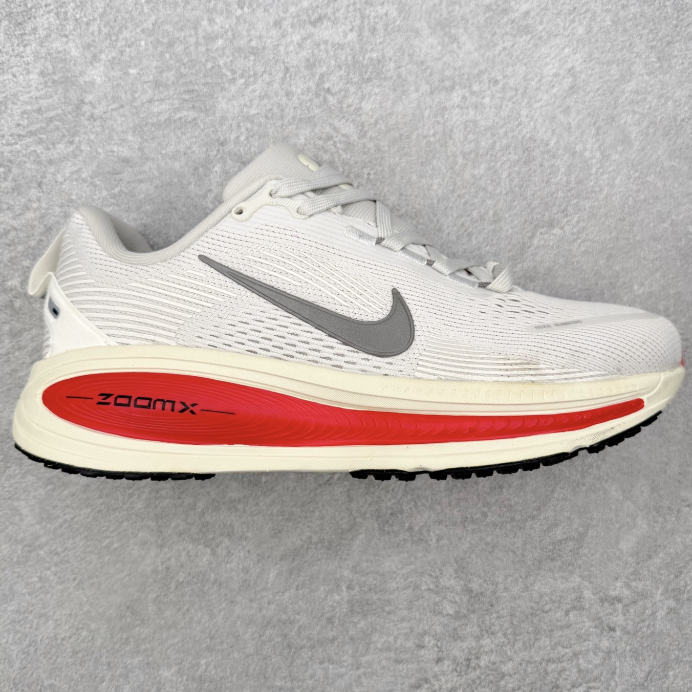 ＃福利特价‼️NK Air Zoom Vomero 18 轻便舒适公路跑步鞋 质感柔软 弹力充沛 助力一