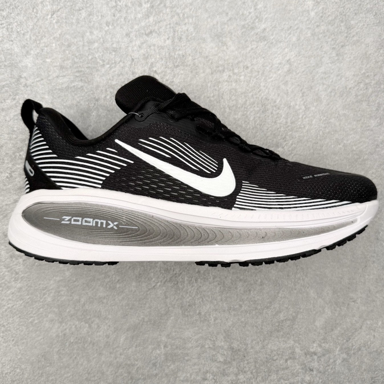 ＃福利特价‼️NK Air Zoom Vomero 18 轻便舒适公路跑步鞋 质感柔软 弹力充沛 助力一
