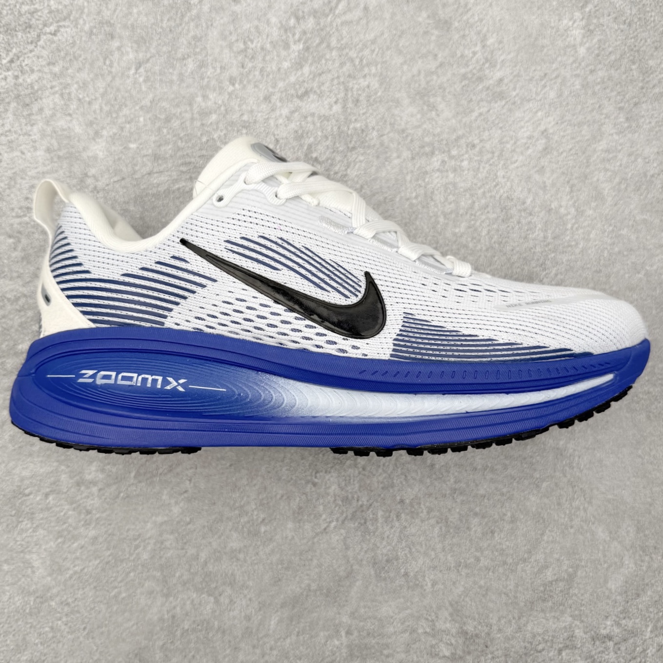 ＃福利特价‼️NK Air Zoom Vomero 18 轻便舒适公路跑步鞋 质感柔软 弹力充沛 助力一